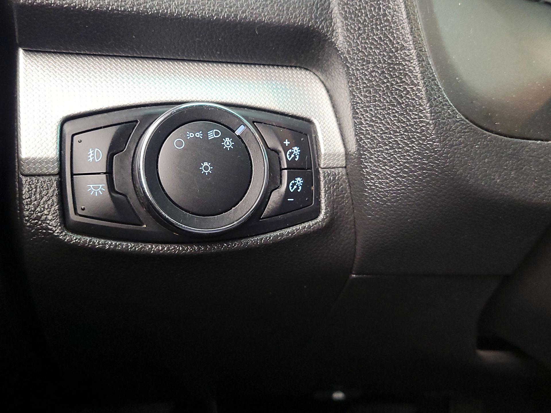 Thumbnail: 2015 Ford Explorer - 13