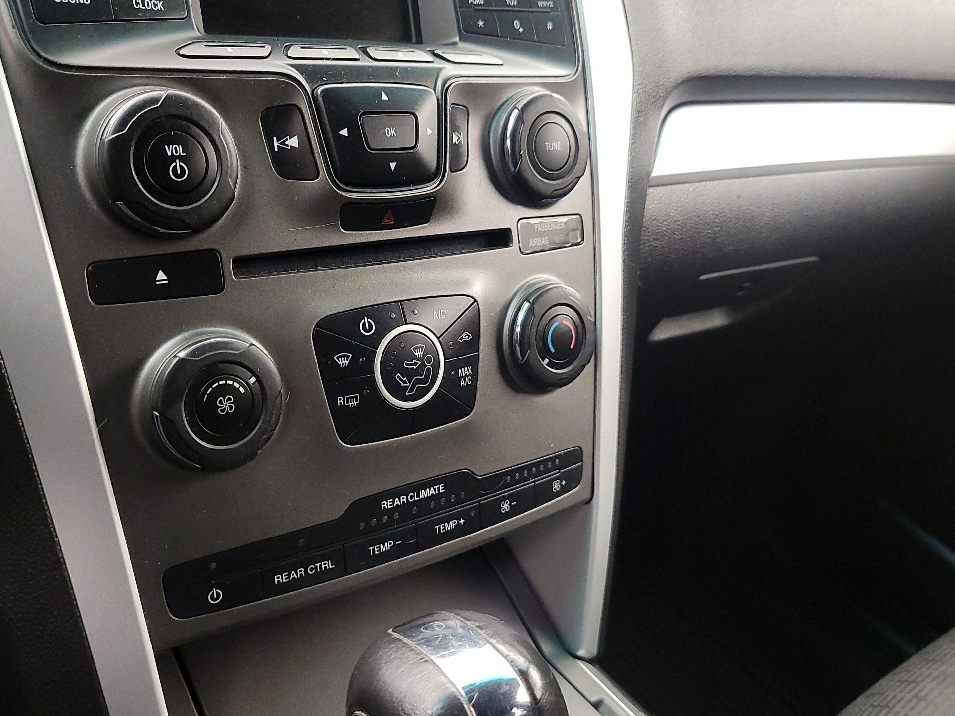 Thumbnail: 2015 Ford Explorer - 15