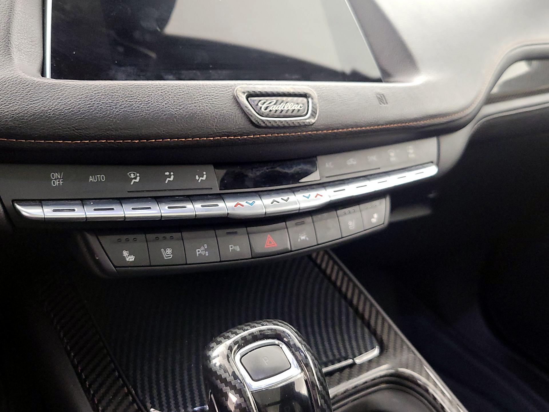 Thumbnail: 2019 Cadillac XT4 - 17
