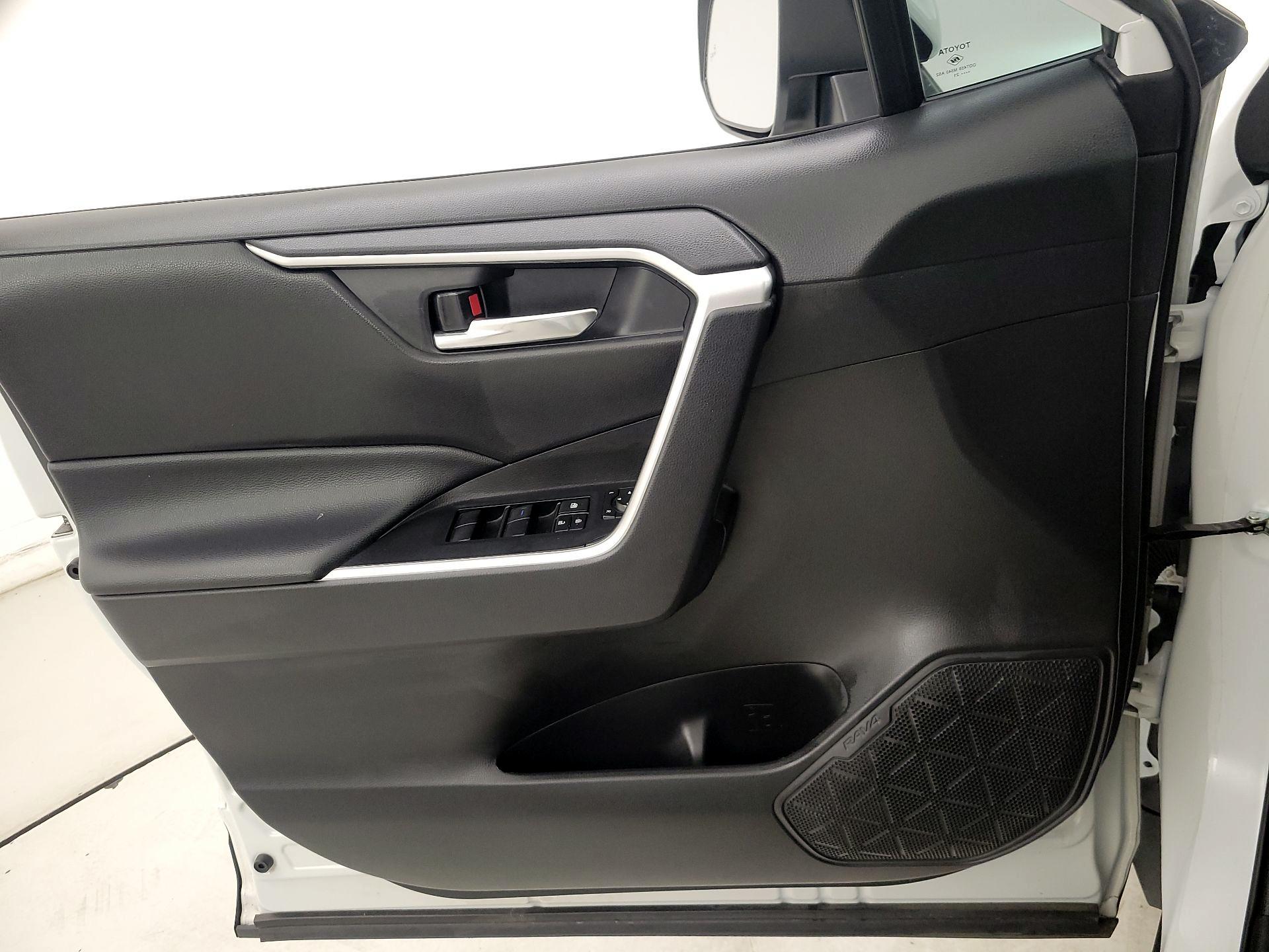 Thumbnail: 2021 Toyota RAV4 - 12