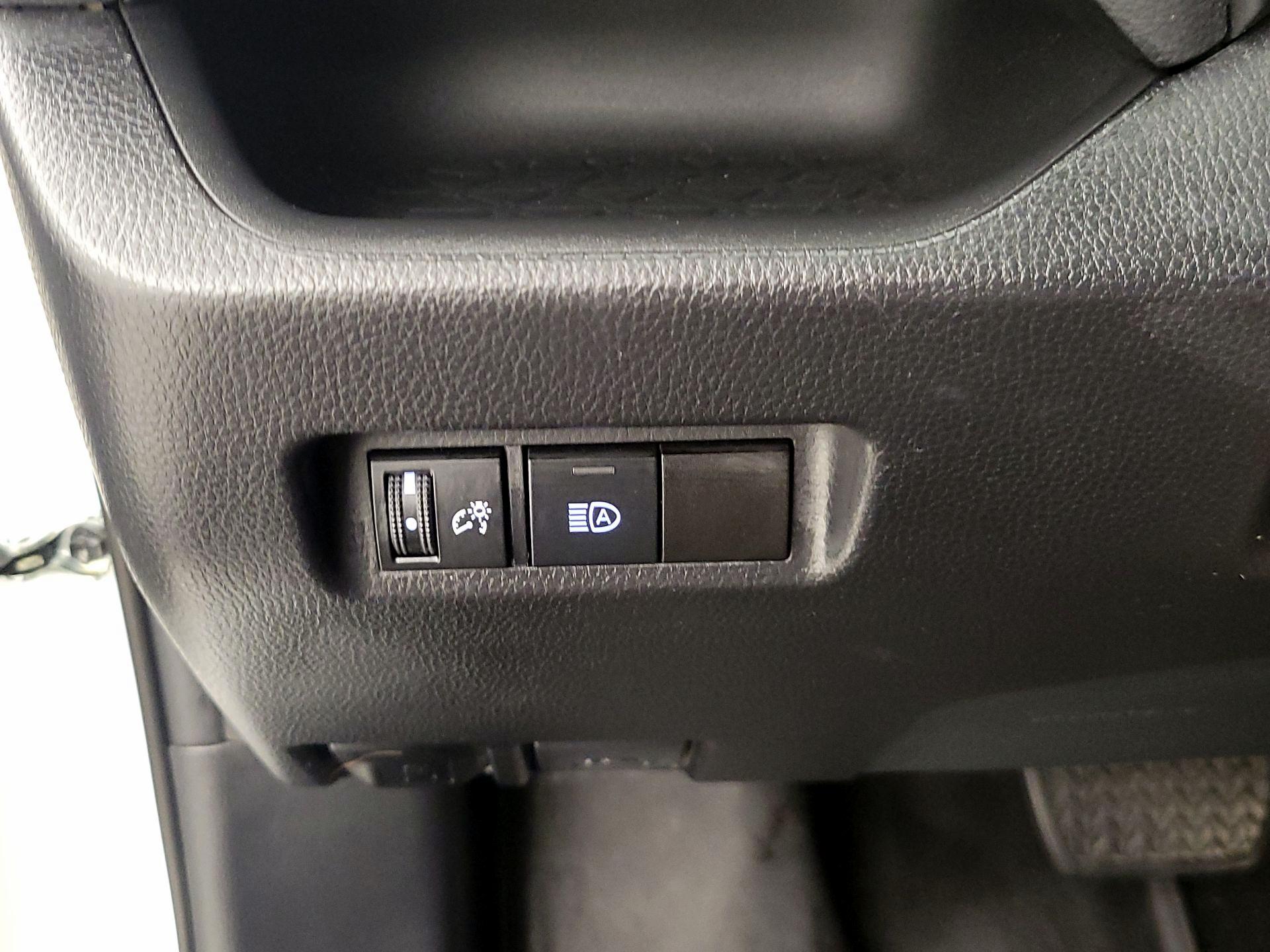 Thumbnail: 2021 Toyota RAV4 - 13