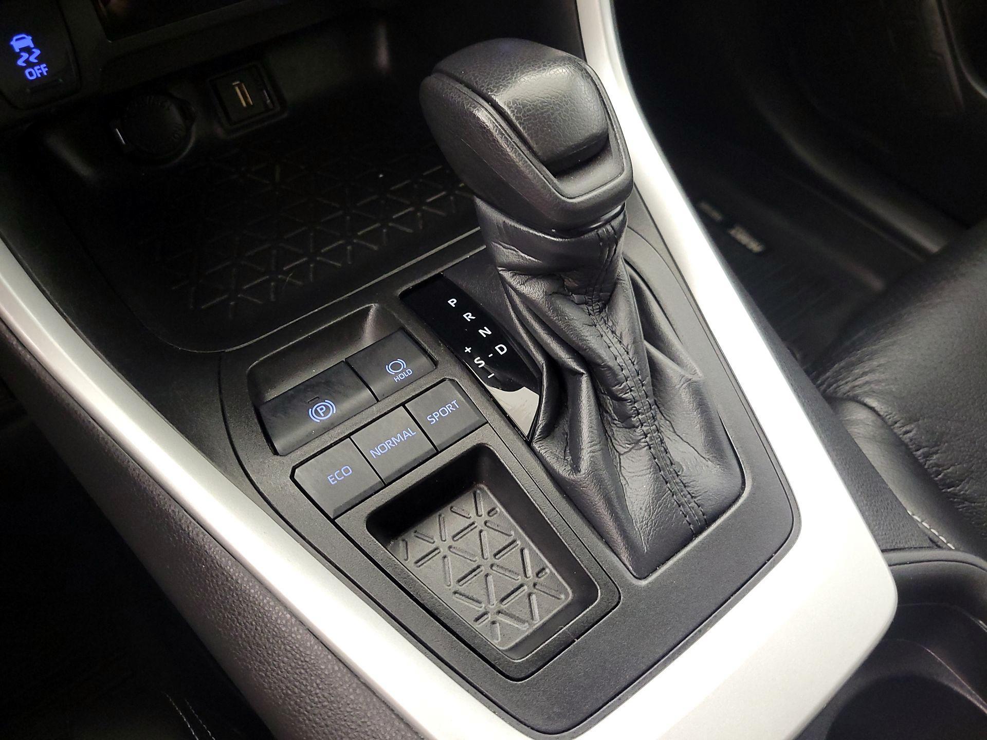 Thumbnail: 2021 Toyota RAV4 - 18