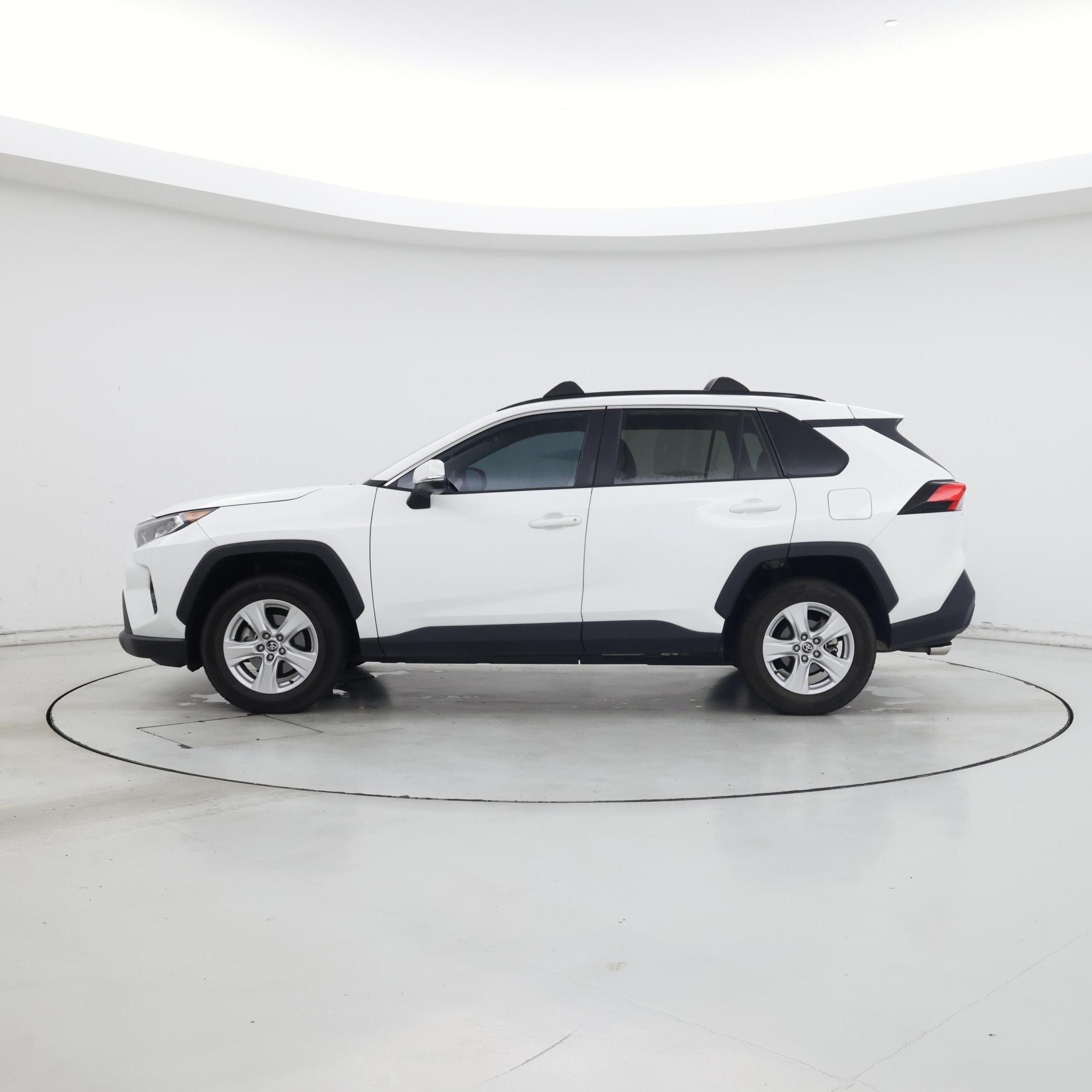 Thumbnail: 2021 Toyota RAV4 - 3