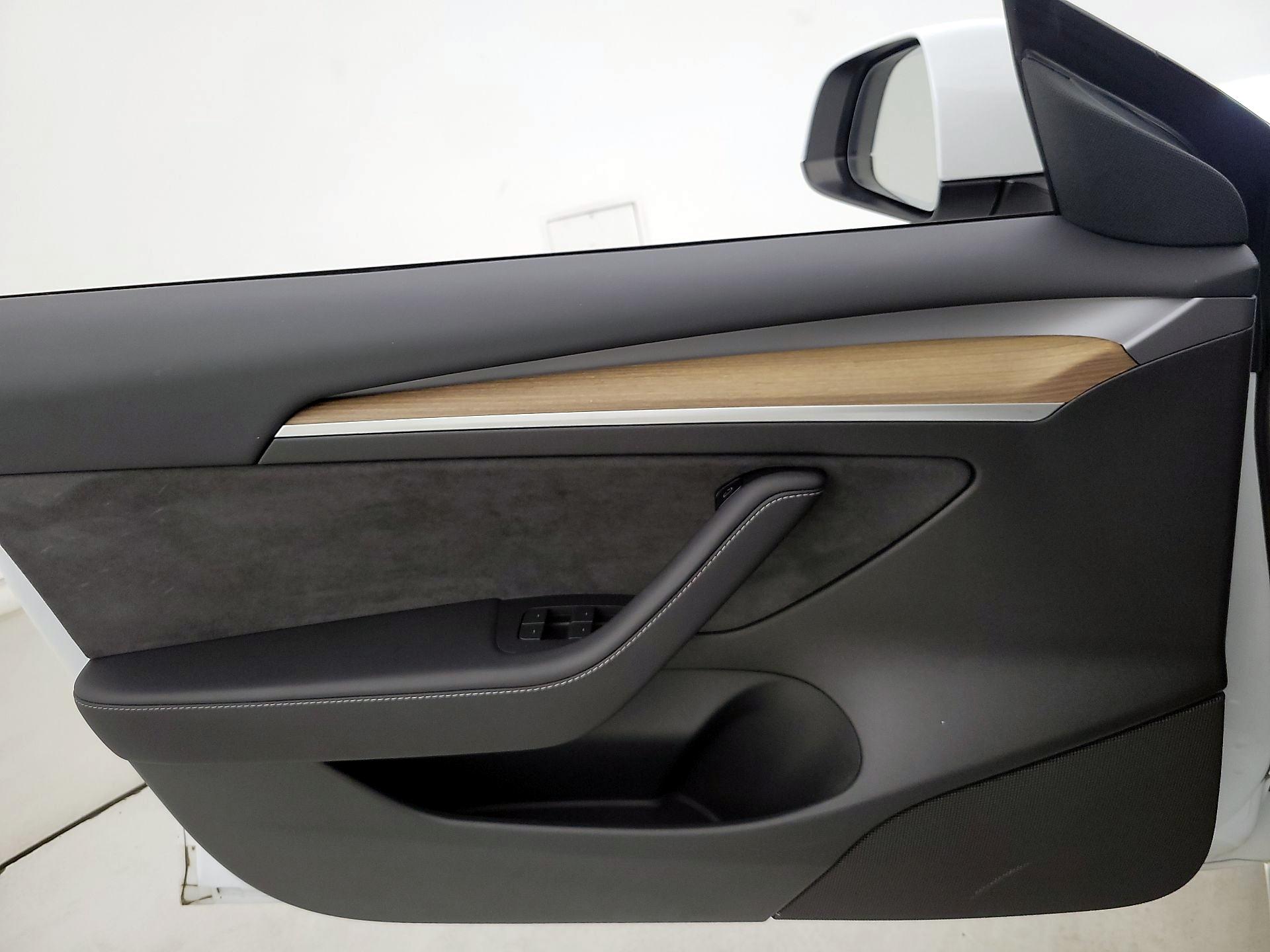 Thumbnail: 2023 Tesla Model 3 - 12
