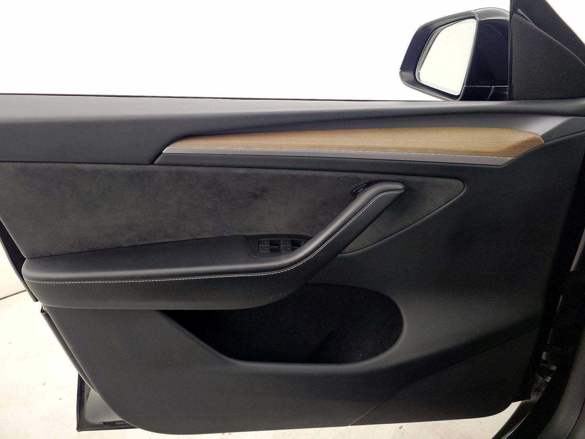 Thumbnail: 2023 Tesla Model Y - 12