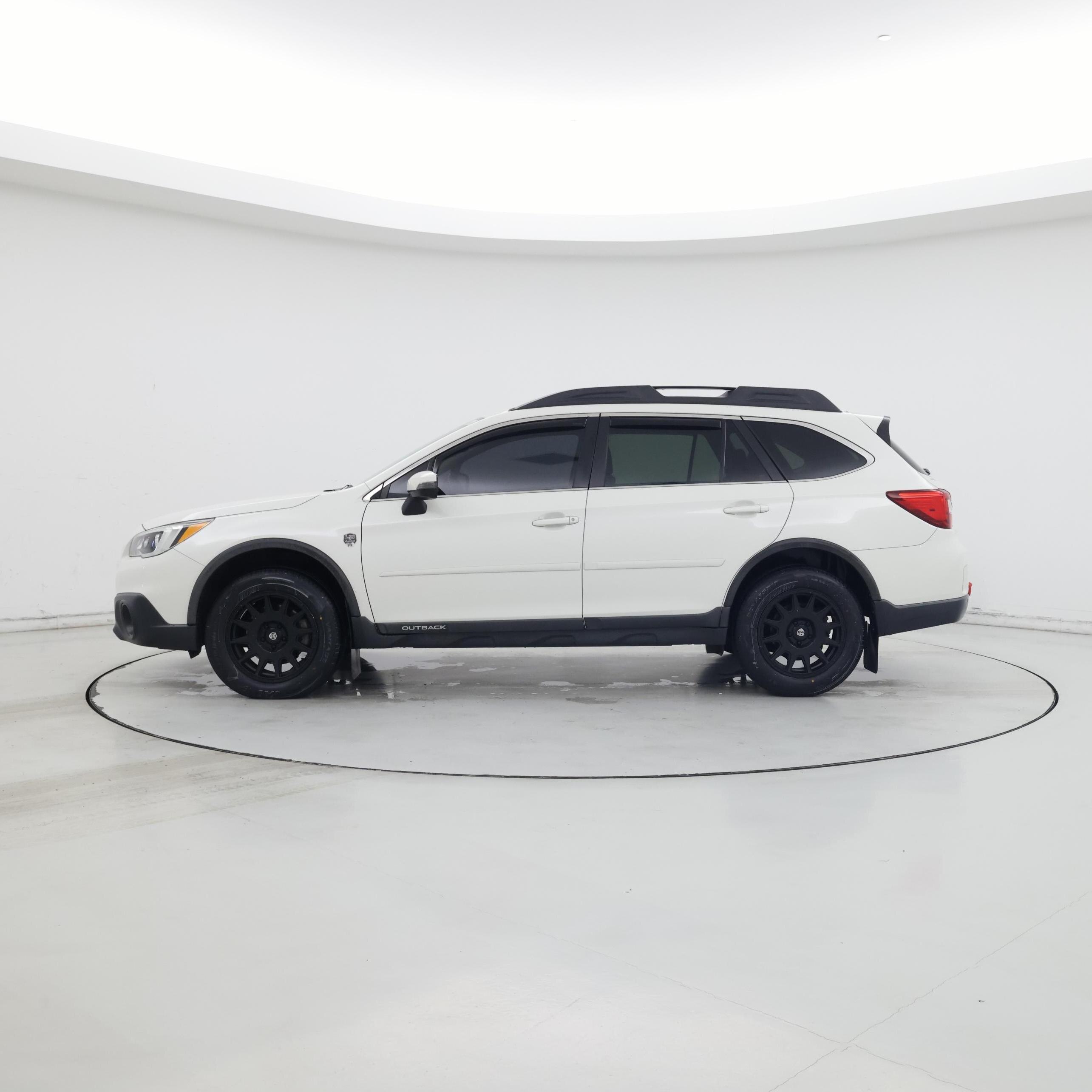 Thumbnail: 2017 Subaru Outback - 3
