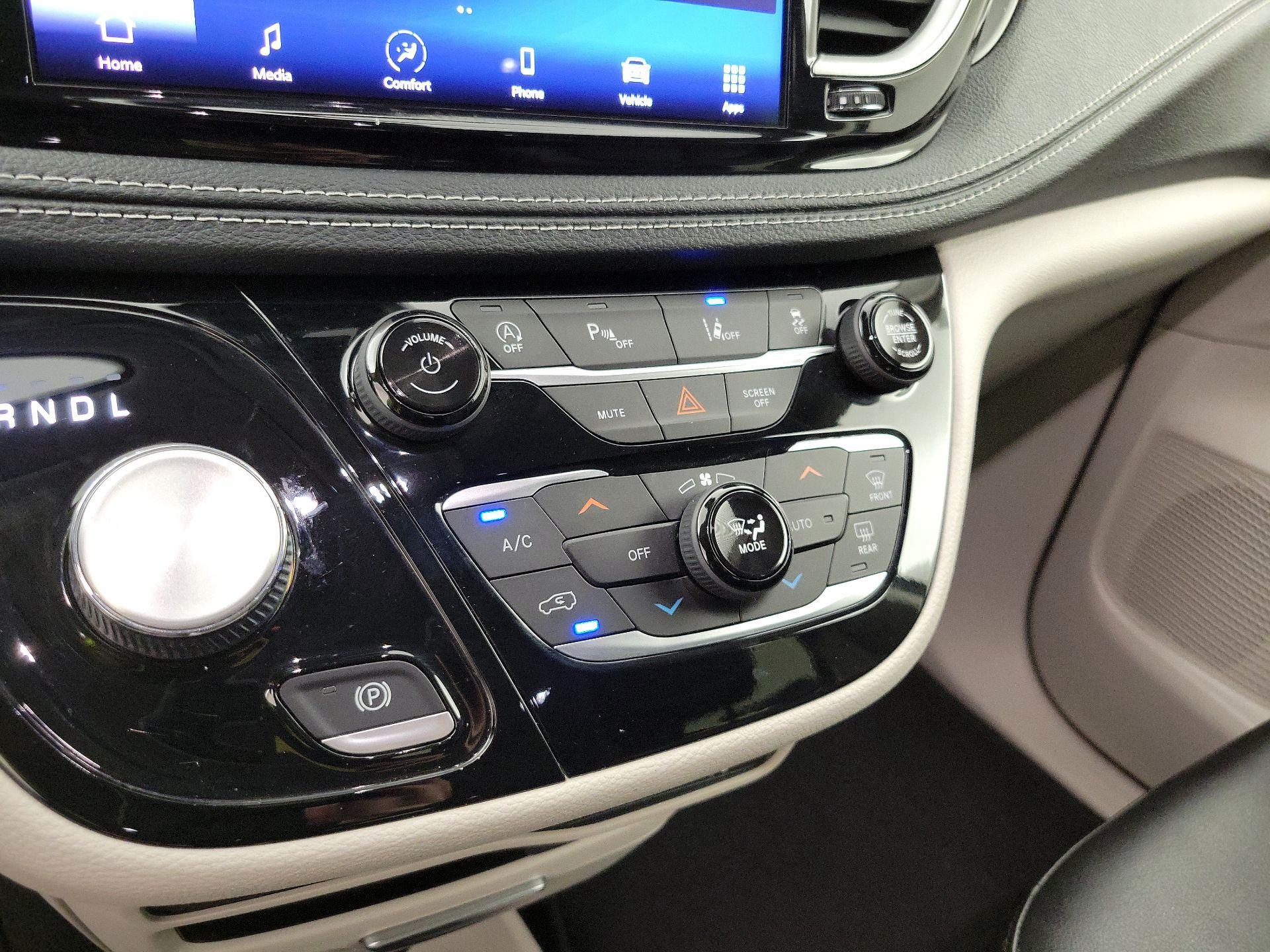 Thumbnail: 2022 Chrysler Pacifica - 16