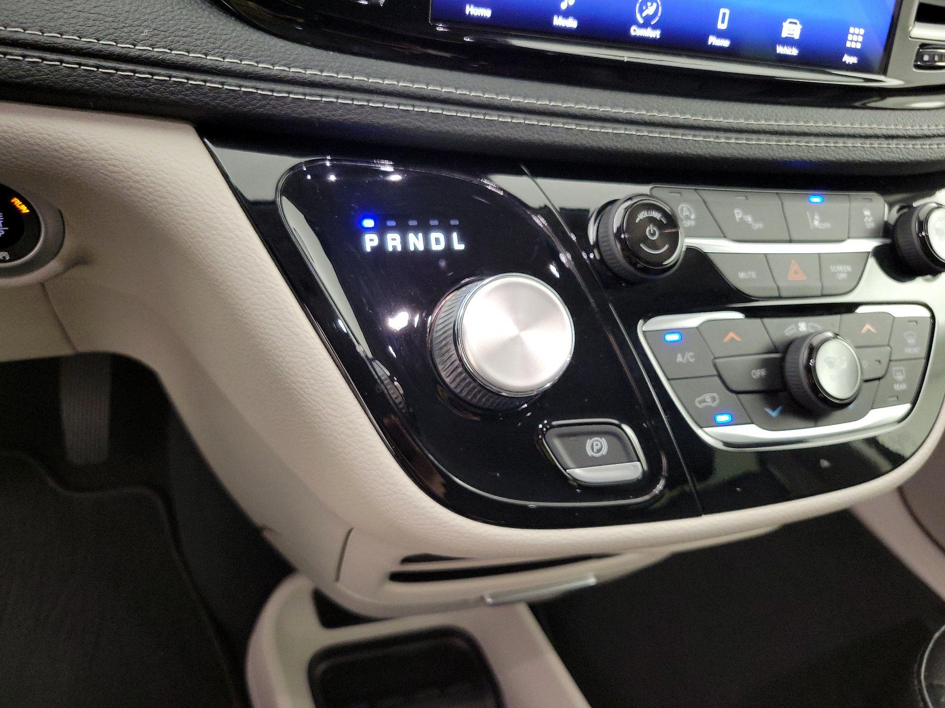 Thumbnail: 2022 Chrysler Pacifica - 17