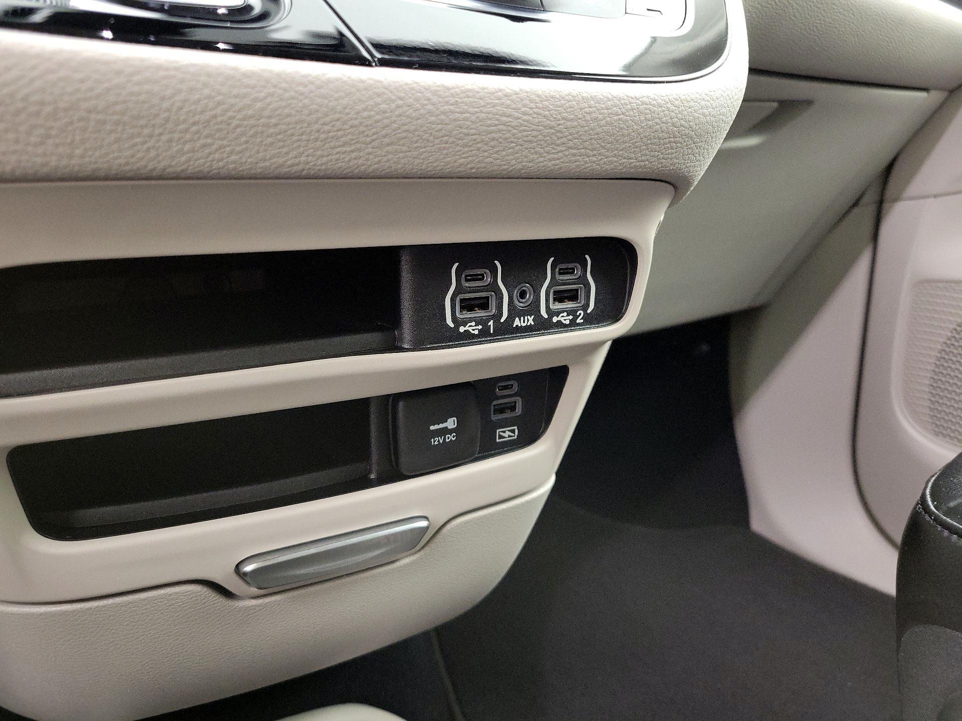 Thumbnail: 2022 Chrysler Pacifica - 18