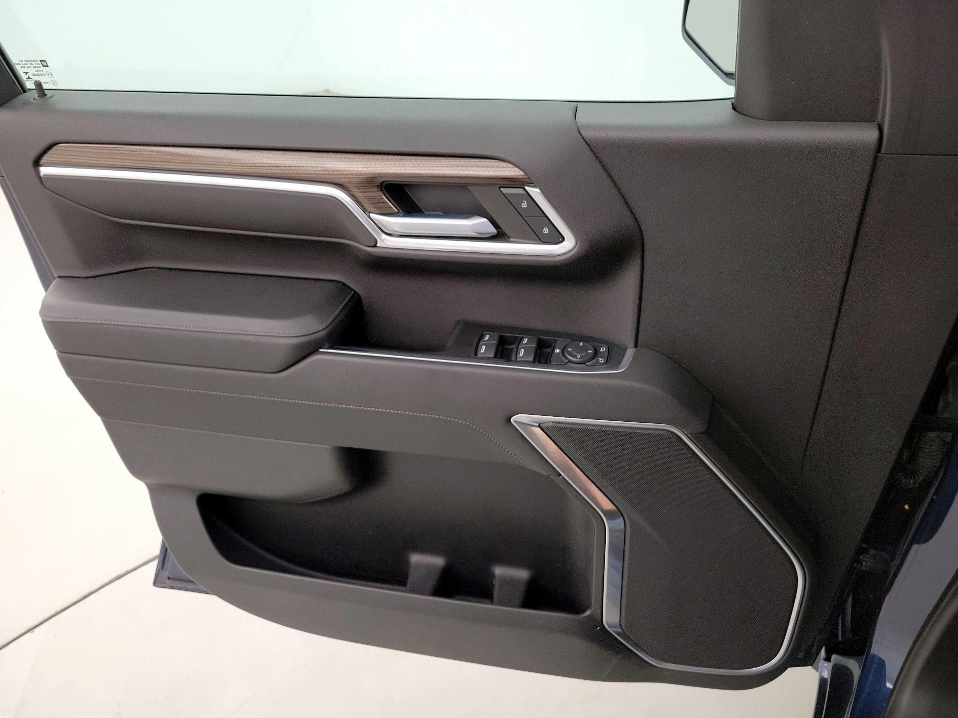 Thumbnail: 2022 Chevrolet Silverado 1500 - 12