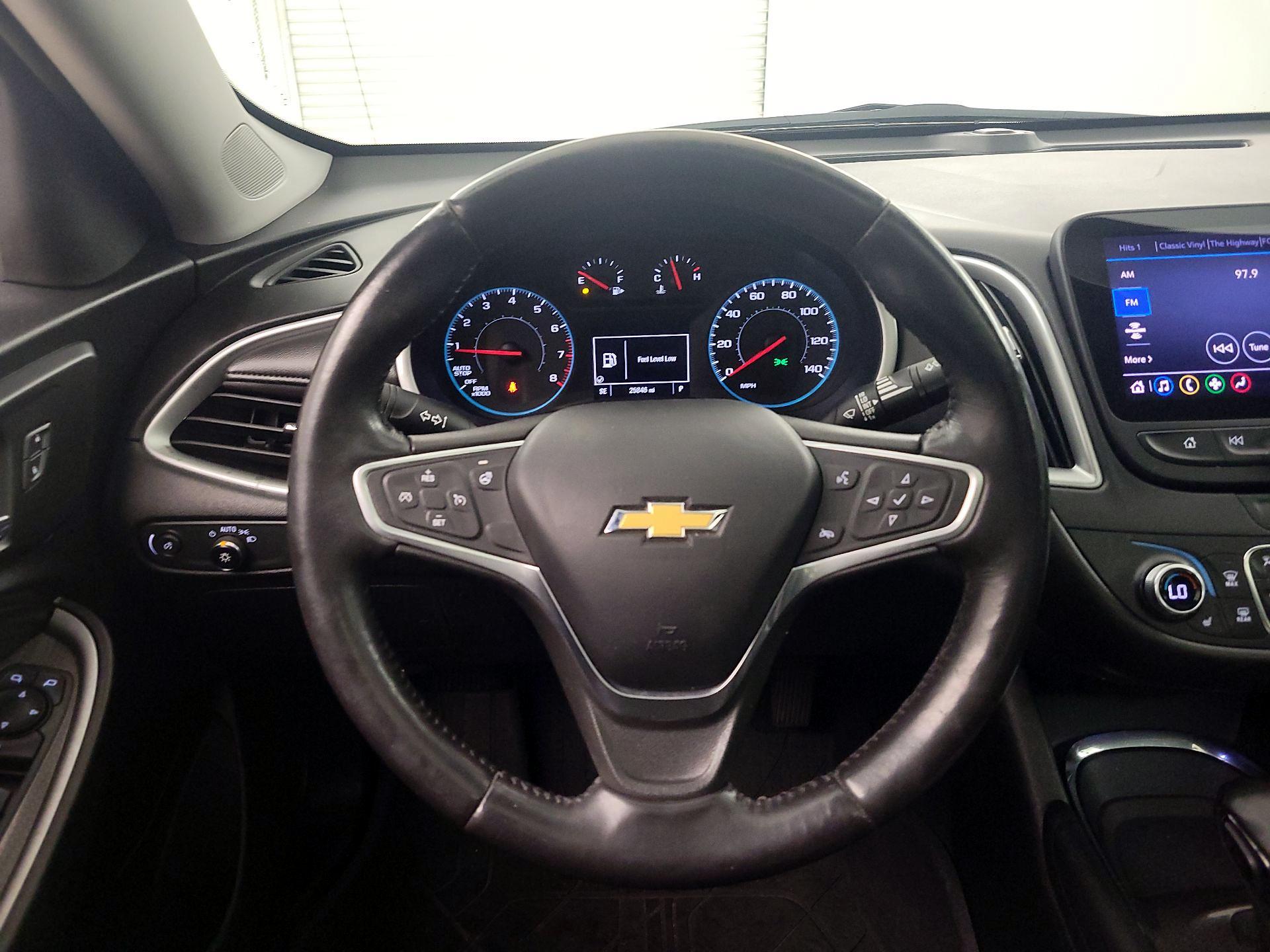 Thumbnail: 2022 Chevrolet Malibu - 10