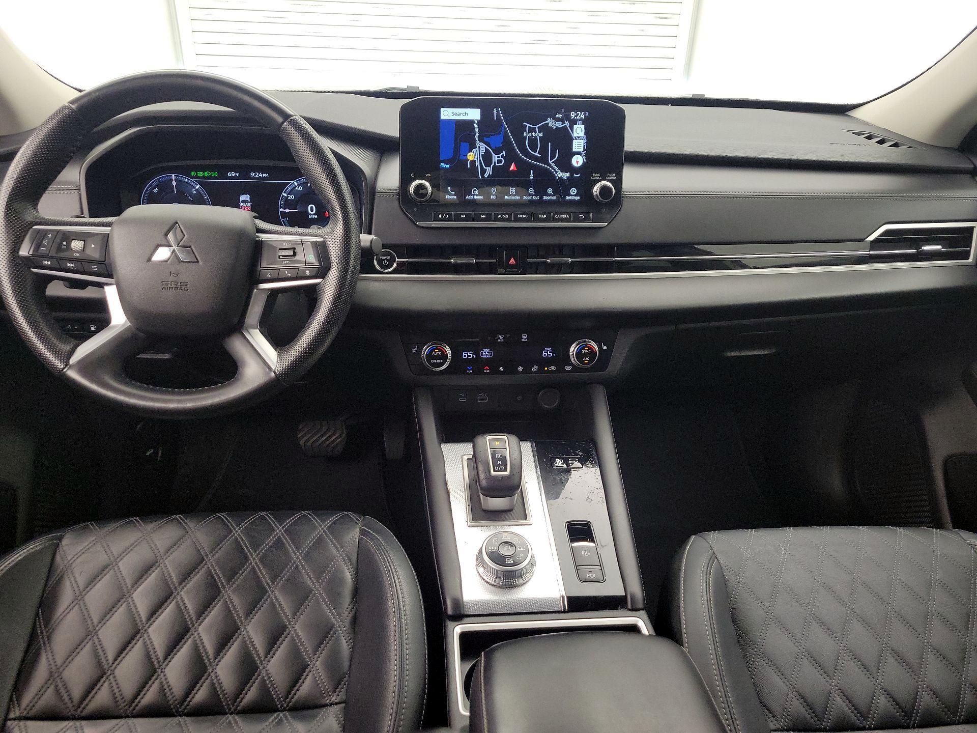 Thumbnail: 2023 Mitsubishi Outlander - 9