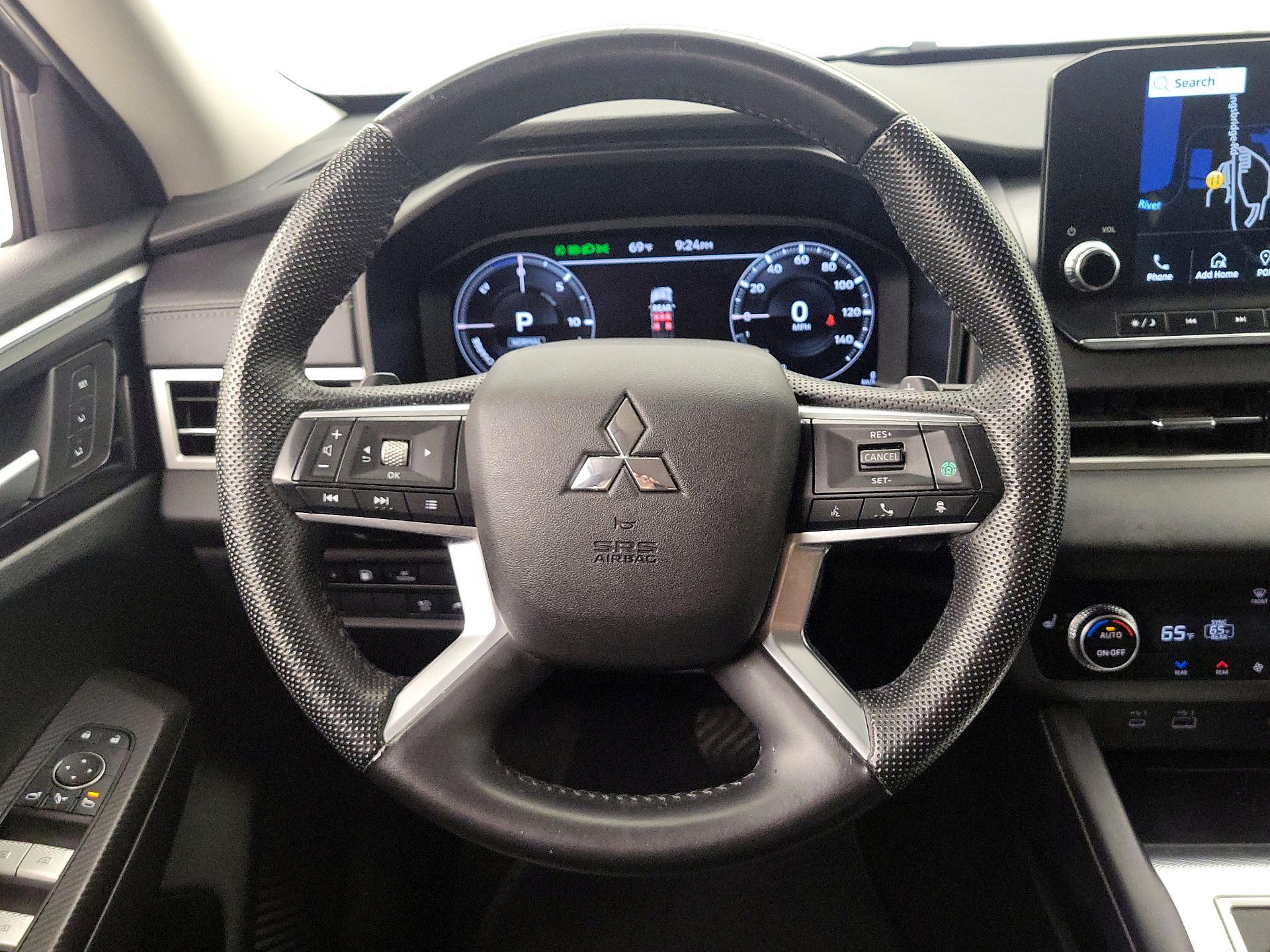 Thumbnail: 2023 Mitsubishi Outlander - 10