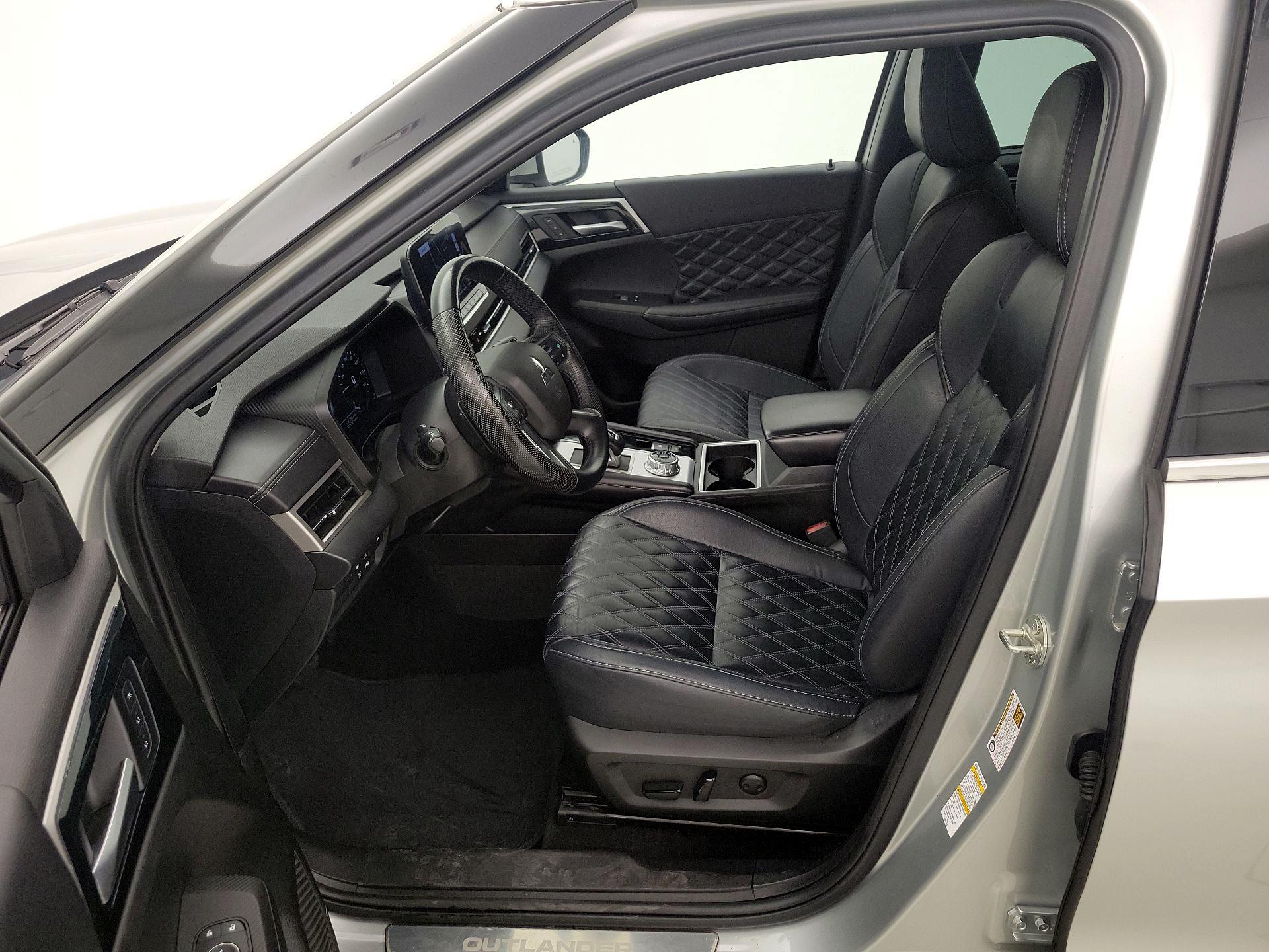 Thumbnail: 2023 Mitsubishi Outlander - 11