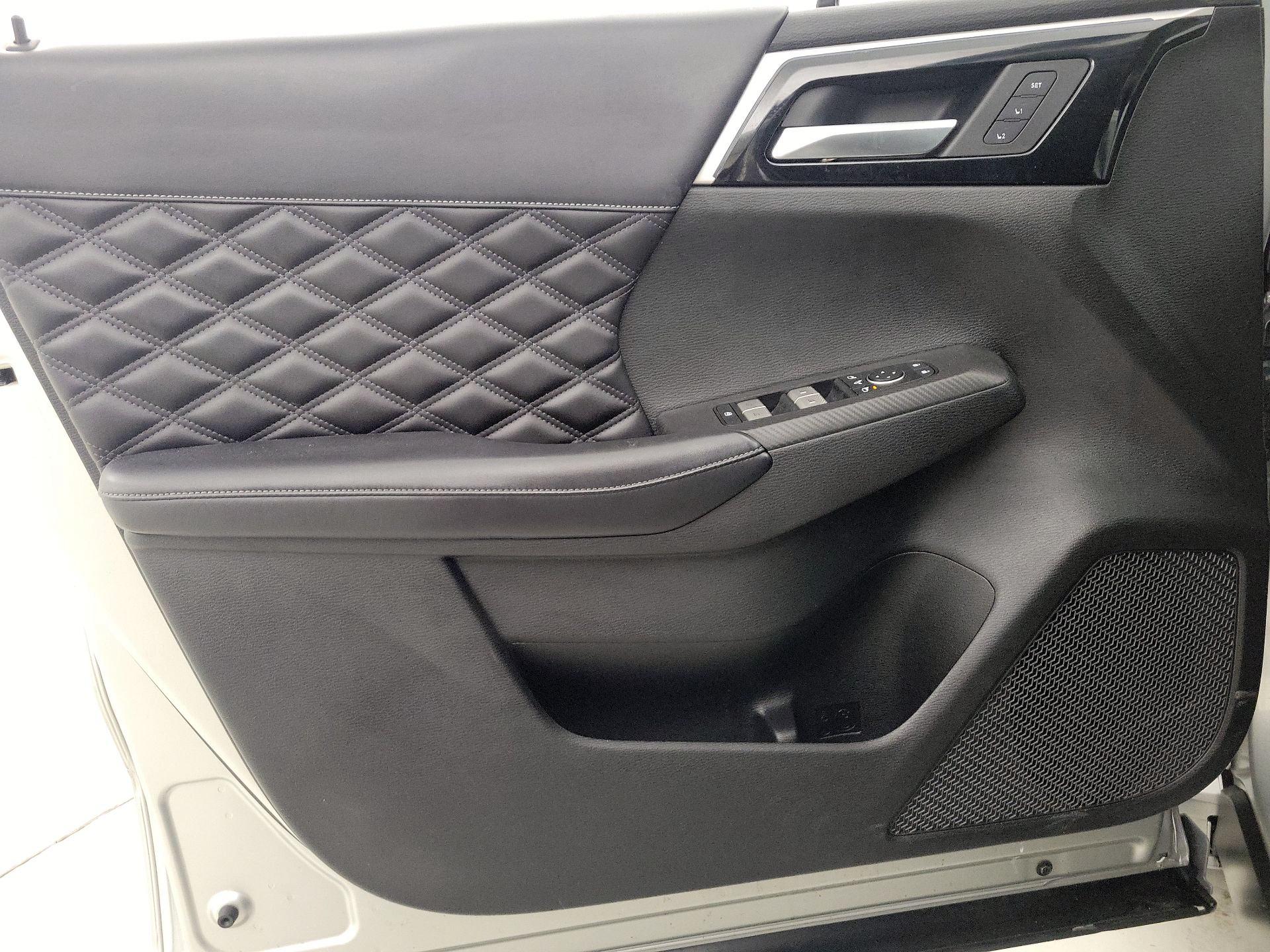 Thumbnail: 2023 Mitsubishi Outlander - 12