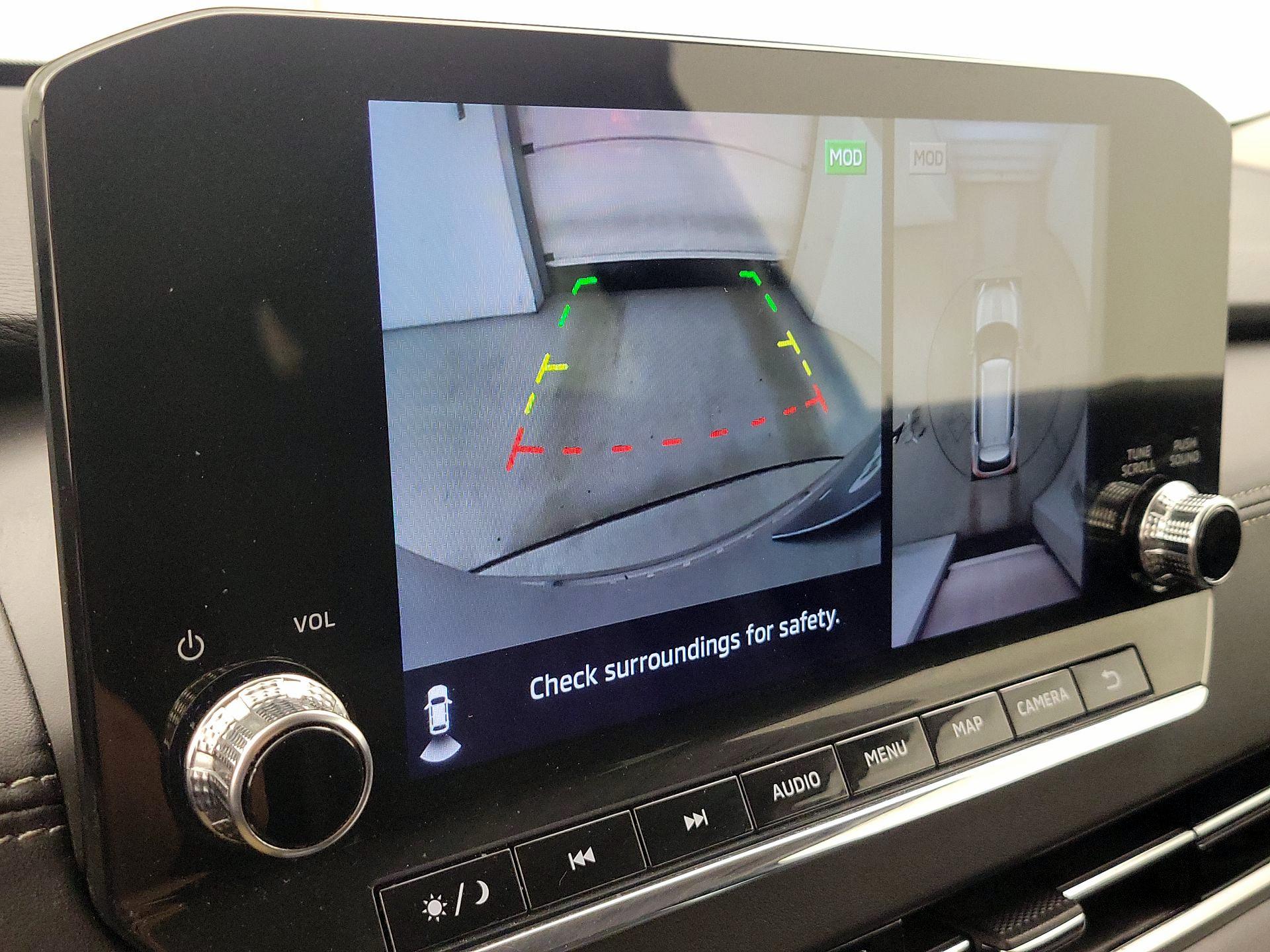 Thumbnail: 2023 Mitsubishi Outlander - 15