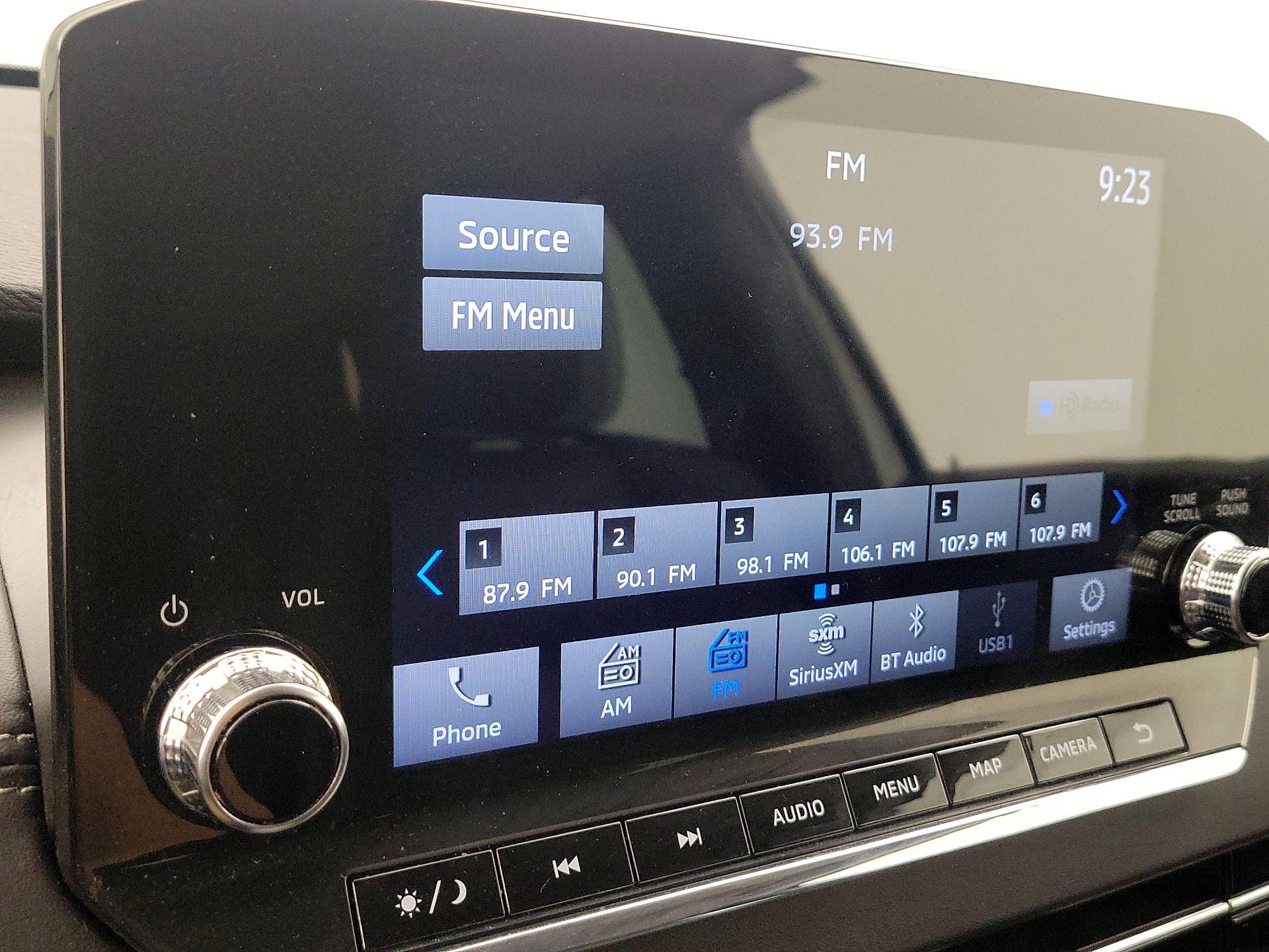 Thumbnail: 2023 Mitsubishi Outlander - 16