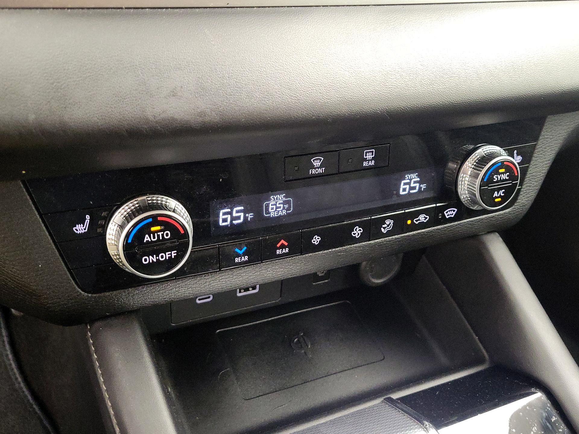 Thumbnail: 2023 Mitsubishi Outlander - 17