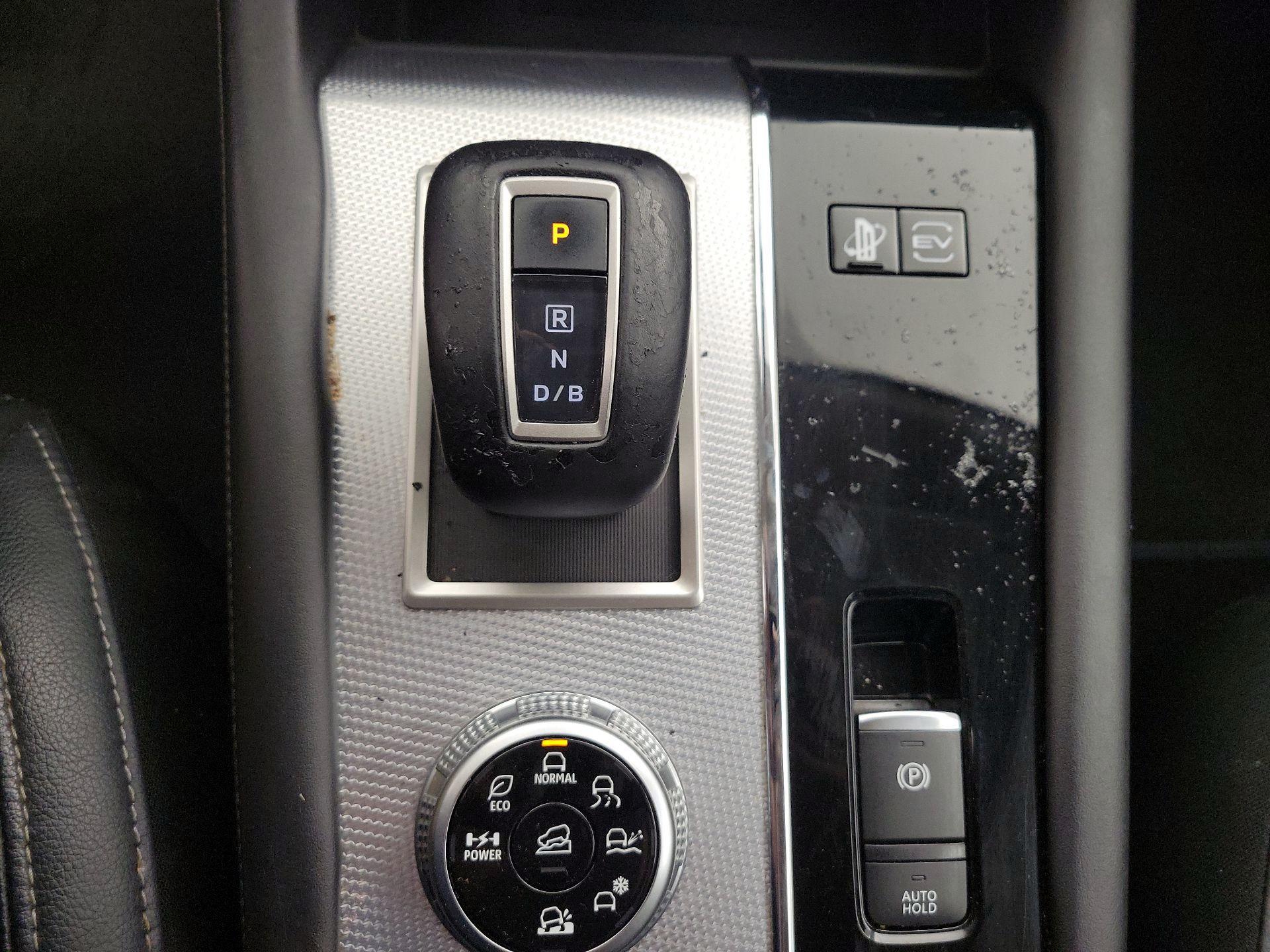 Thumbnail: 2023 Mitsubishi Outlander - 18