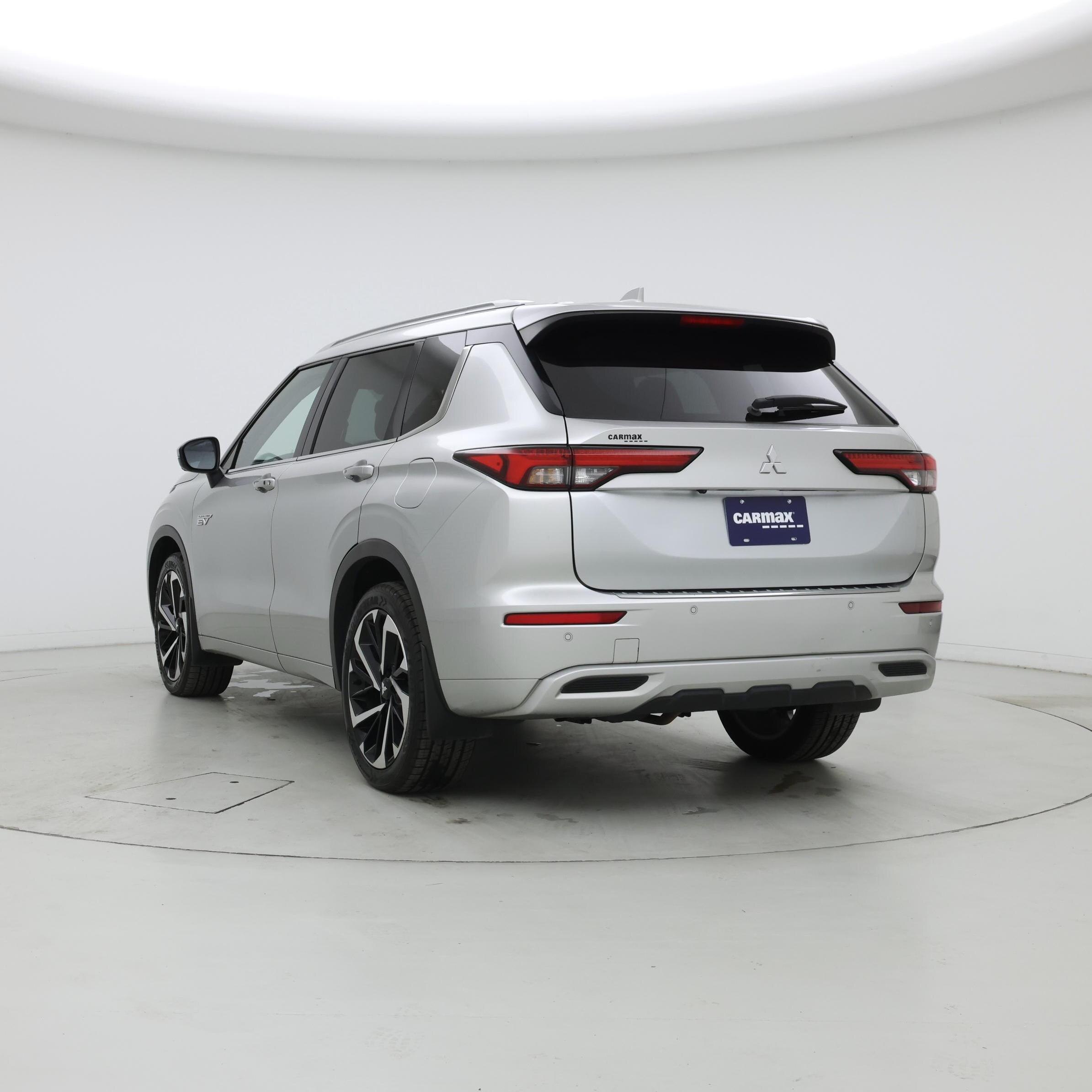 Thumbnail: 2023 Mitsubishi Outlander - 2