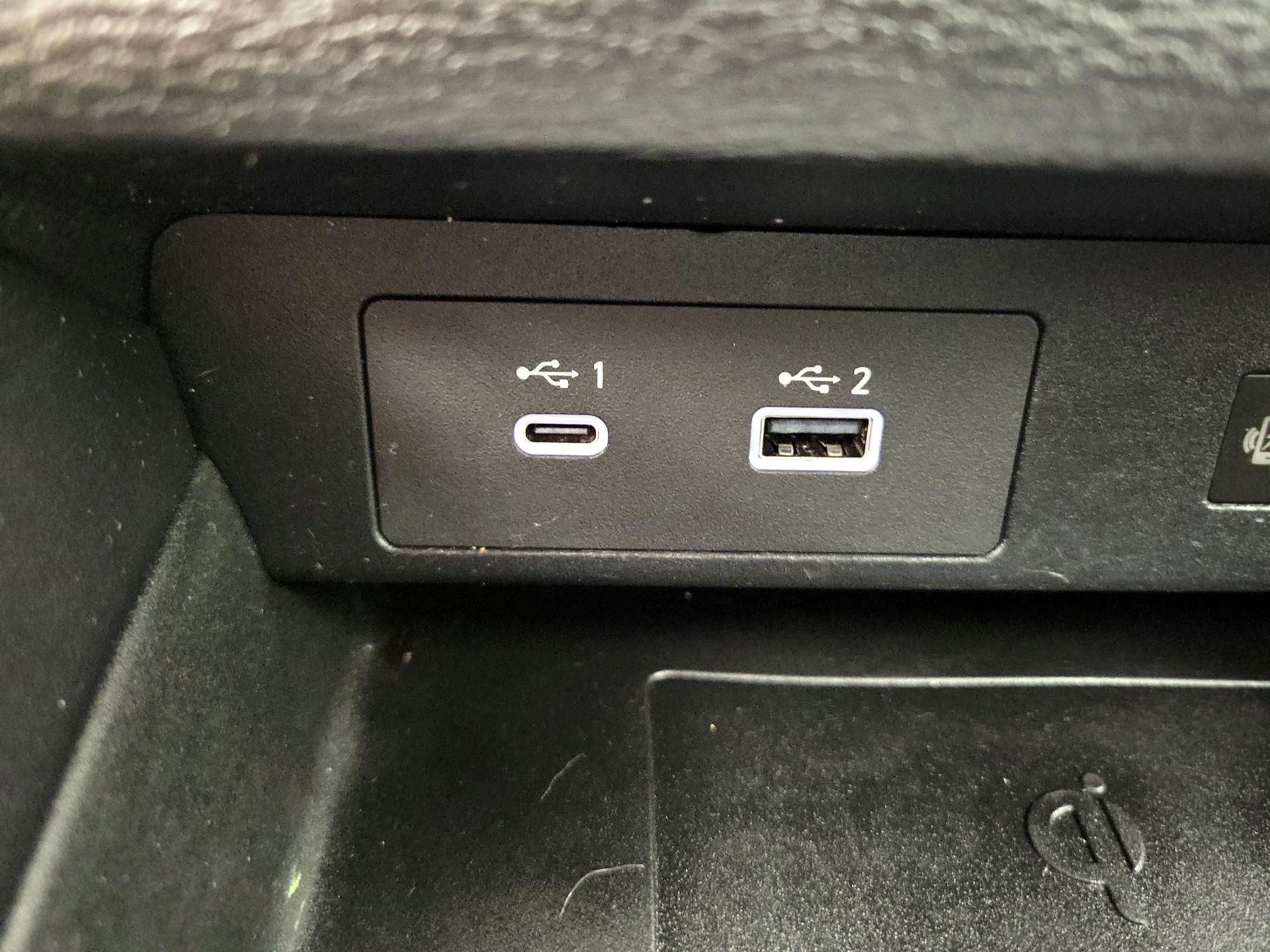 Thumbnail: 2023 Mitsubishi Outlander - 19