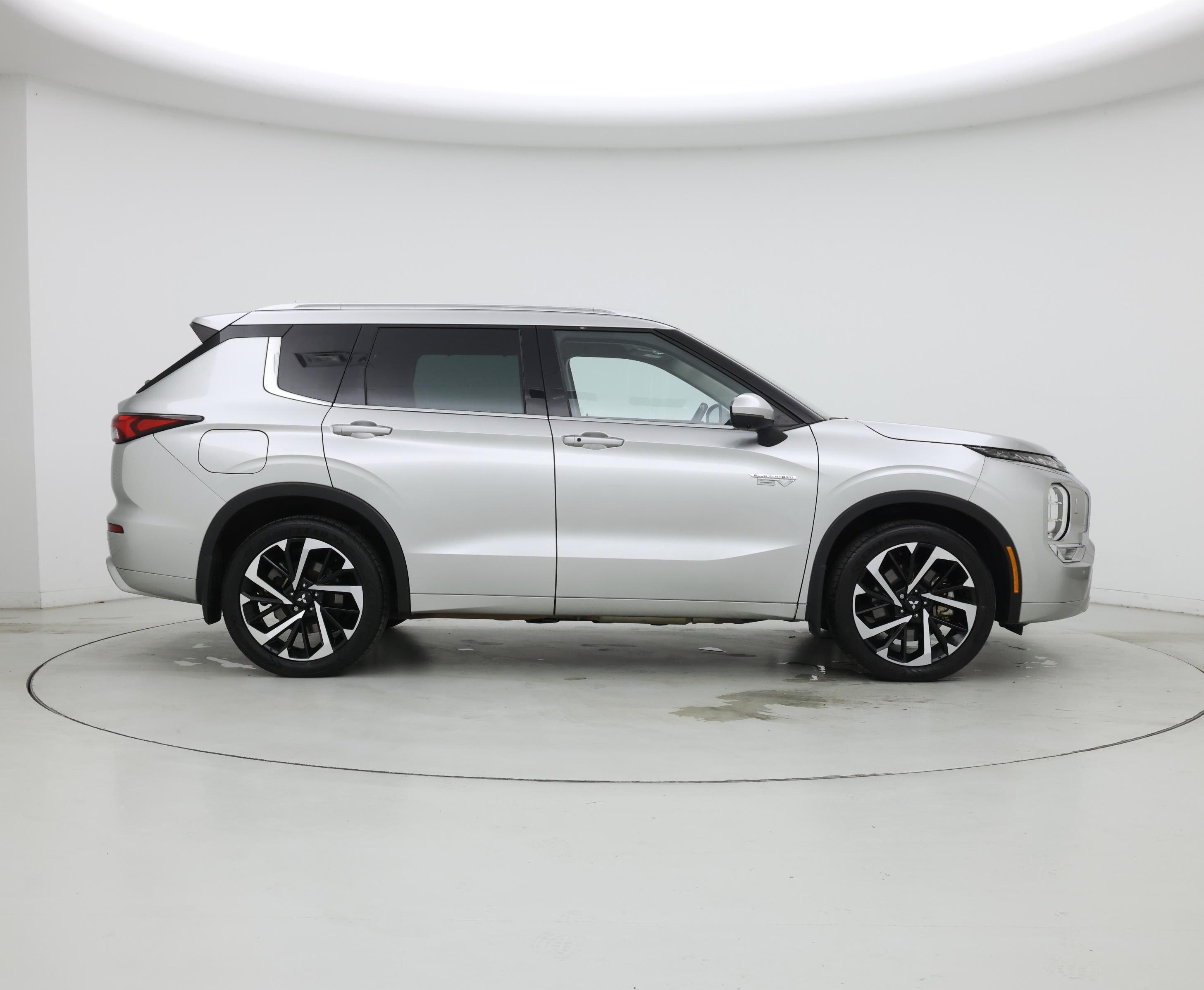 Thumbnail: 2023 Mitsubishi Outlander - 7