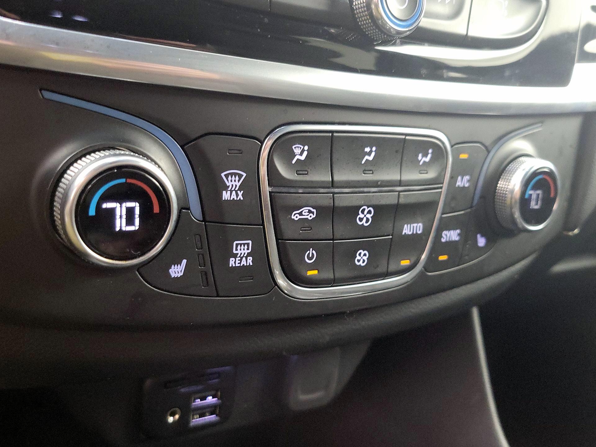 Thumbnail: 2022 Chevrolet Traverse - 17