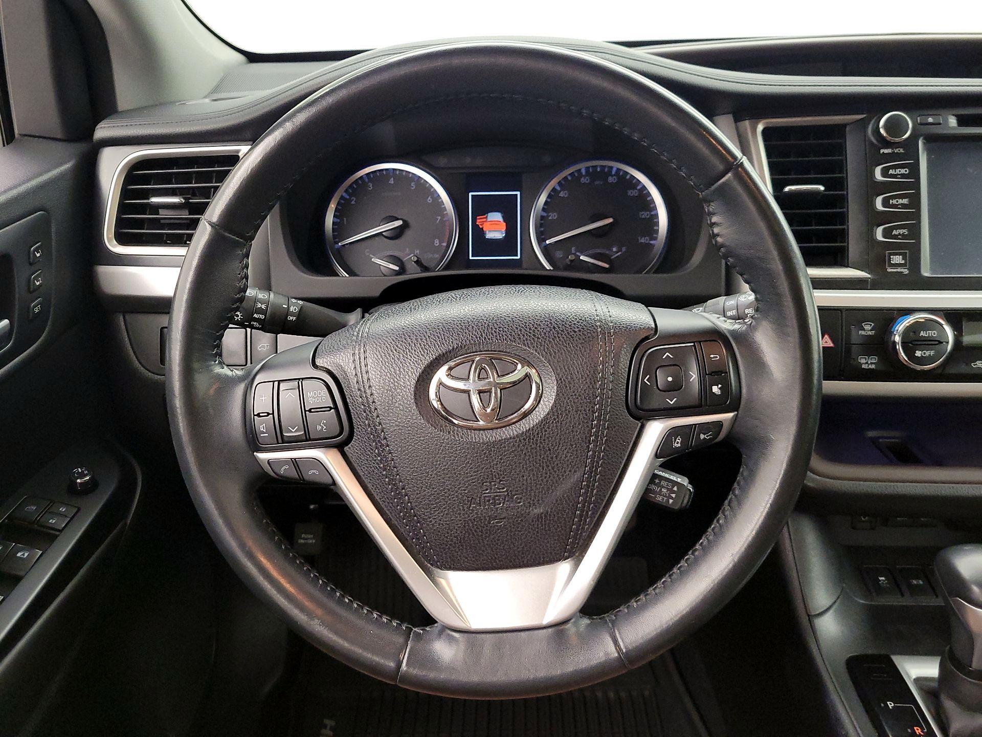 Thumbnail: 2017 Toyota Highlander - 10