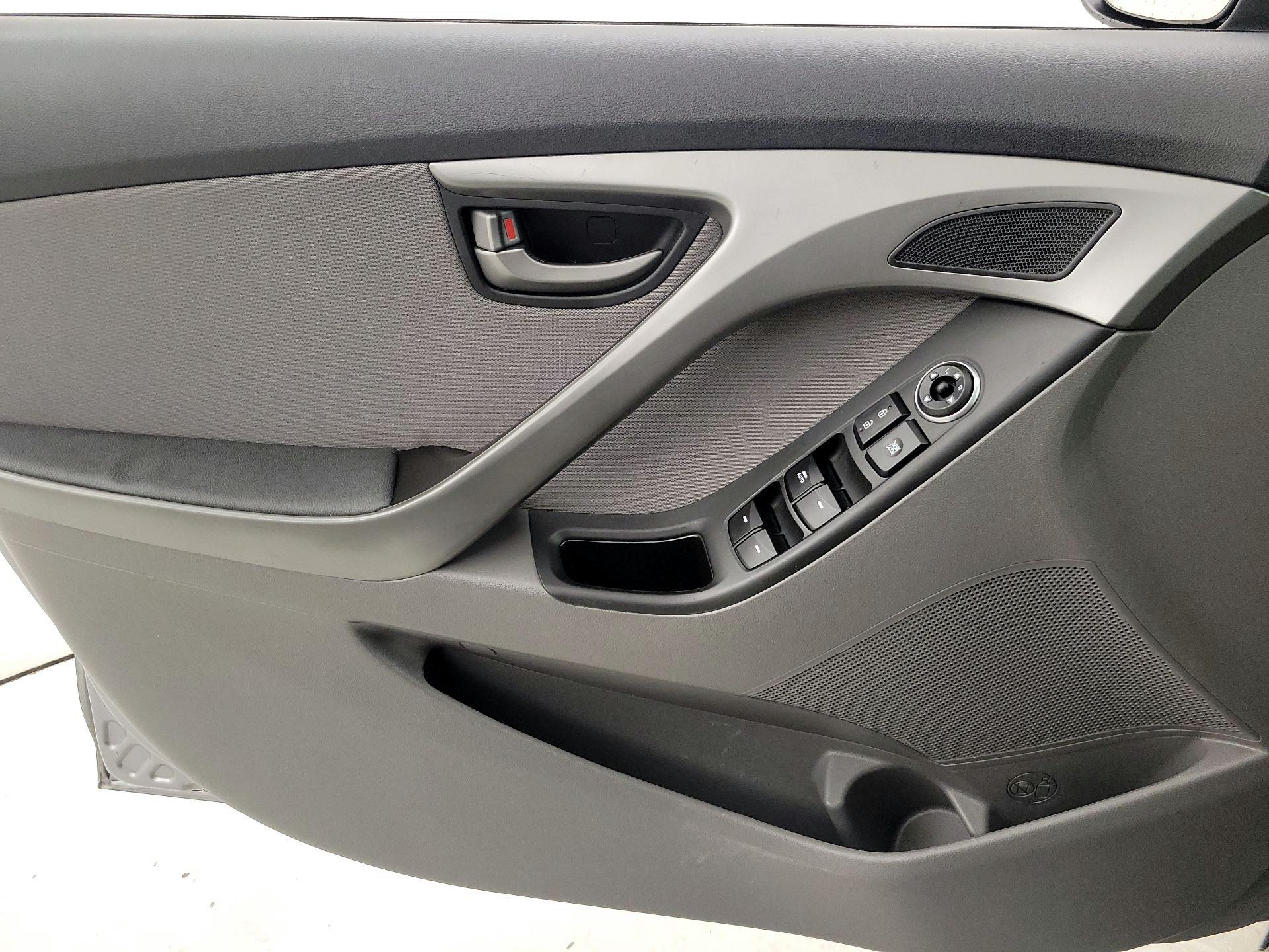 Thumbnail: 2015 Hyundai Elantra - 12