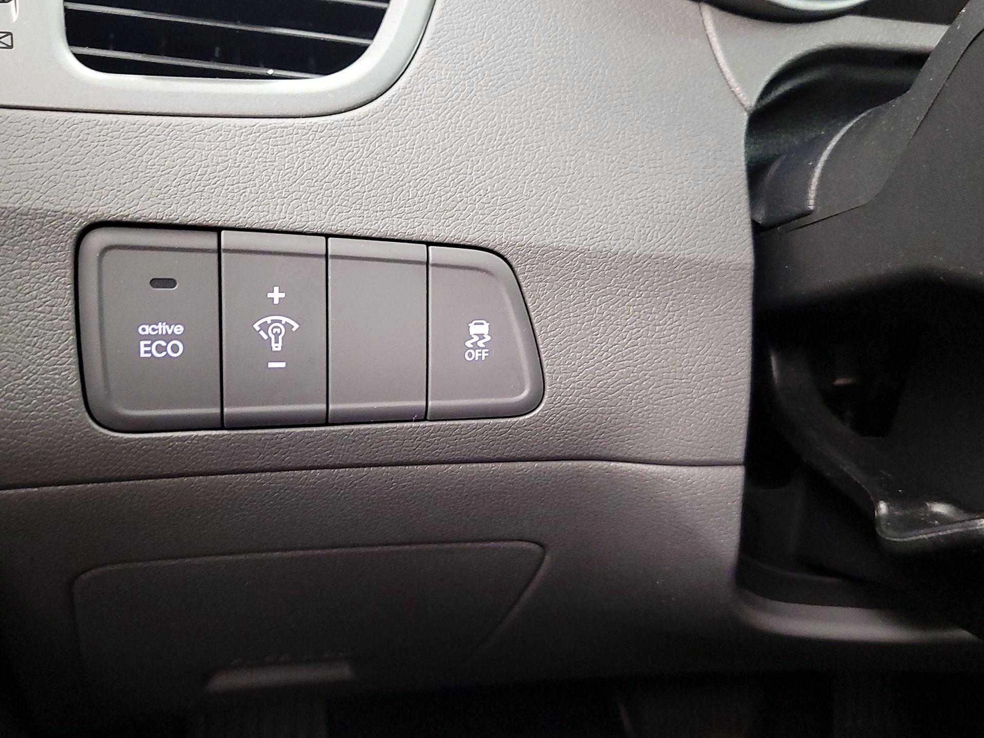 Thumbnail: 2015 Hyundai Elantra - 13