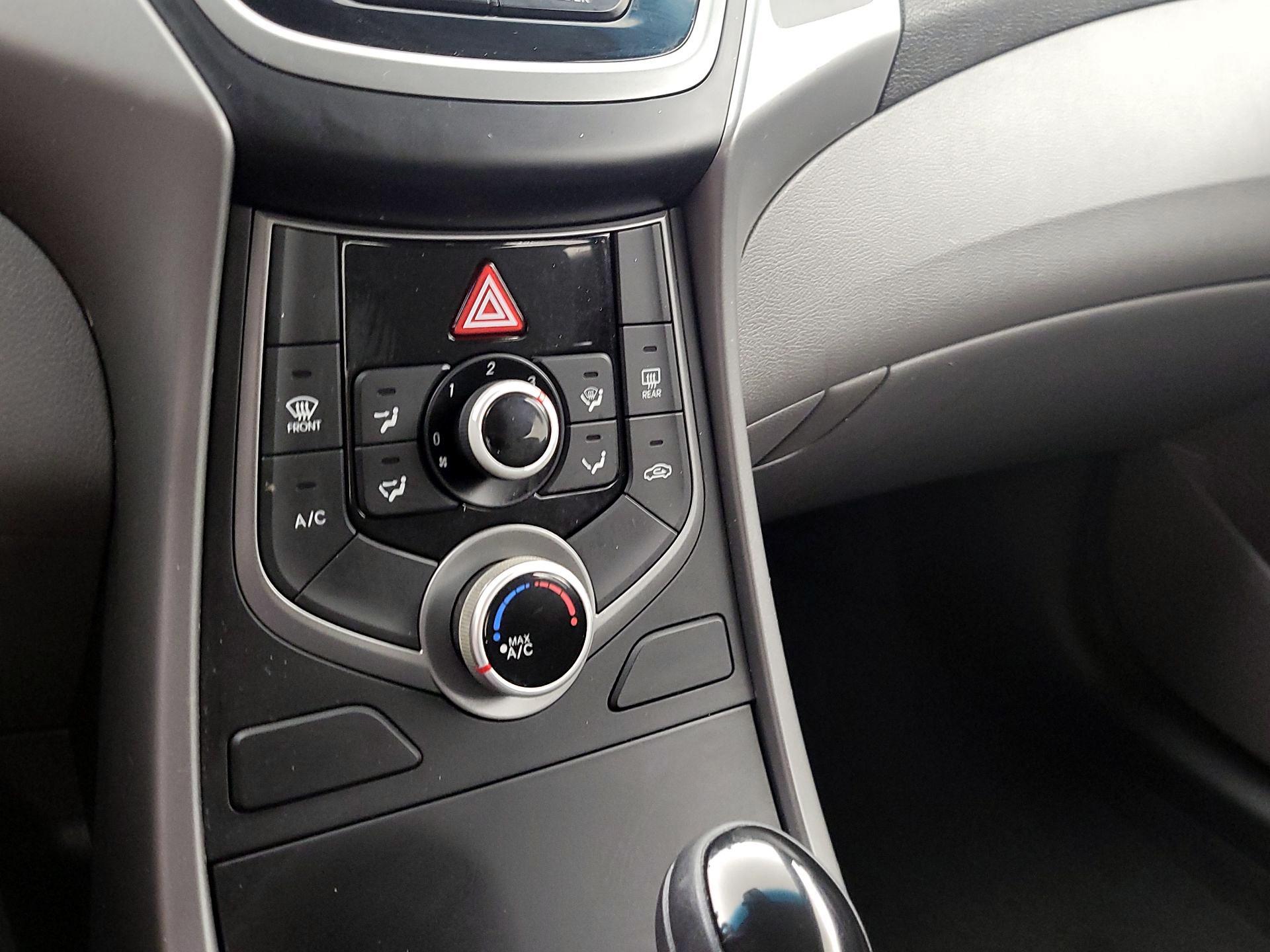 Thumbnail: 2015 Hyundai Elantra - 16
