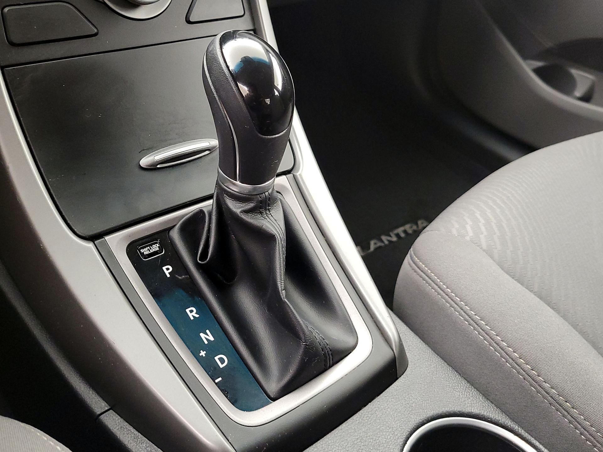 Thumbnail: 2015 Hyundai Elantra - 17