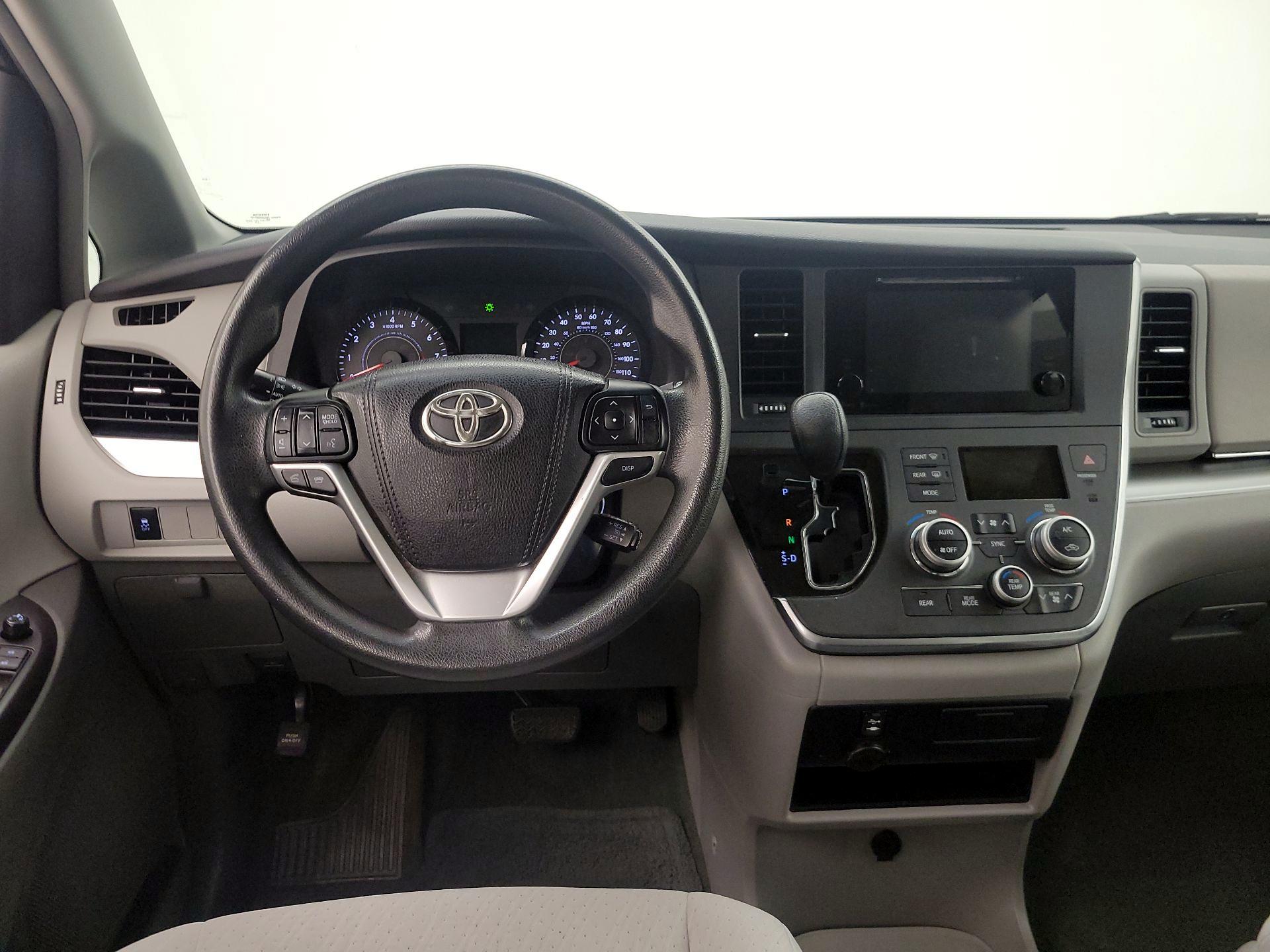 Thumbnail: 2015 Toyota Sienna - 10
