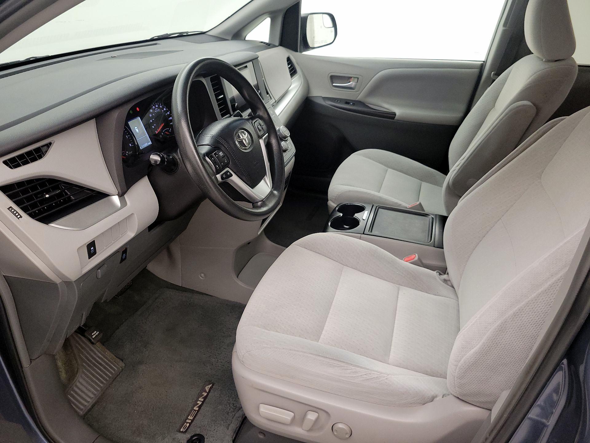 Thumbnail: 2015 Toyota Sienna - 11