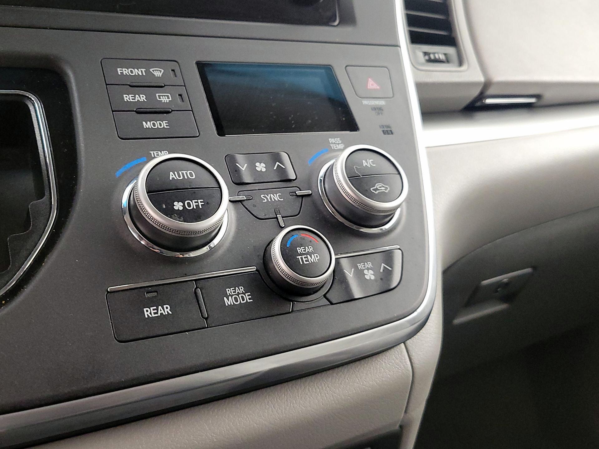 Thumbnail: 2015 Toyota Sienna - 16