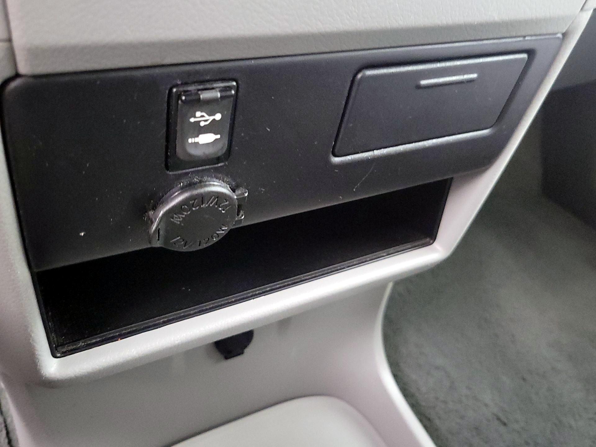 Thumbnail: 2015 Toyota Sienna - 18