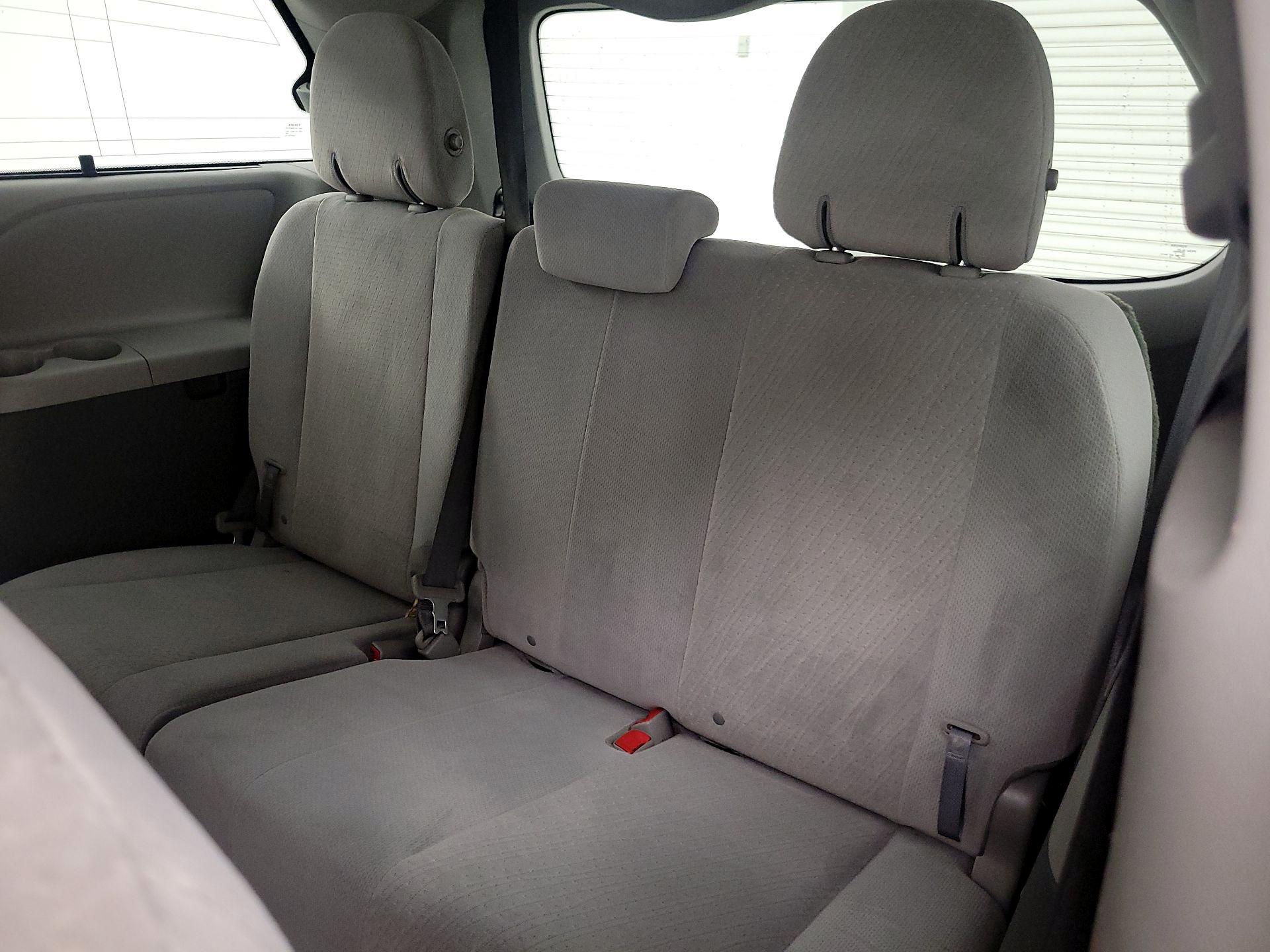 Thumbnail: 2015 Toyota Sienna - 20