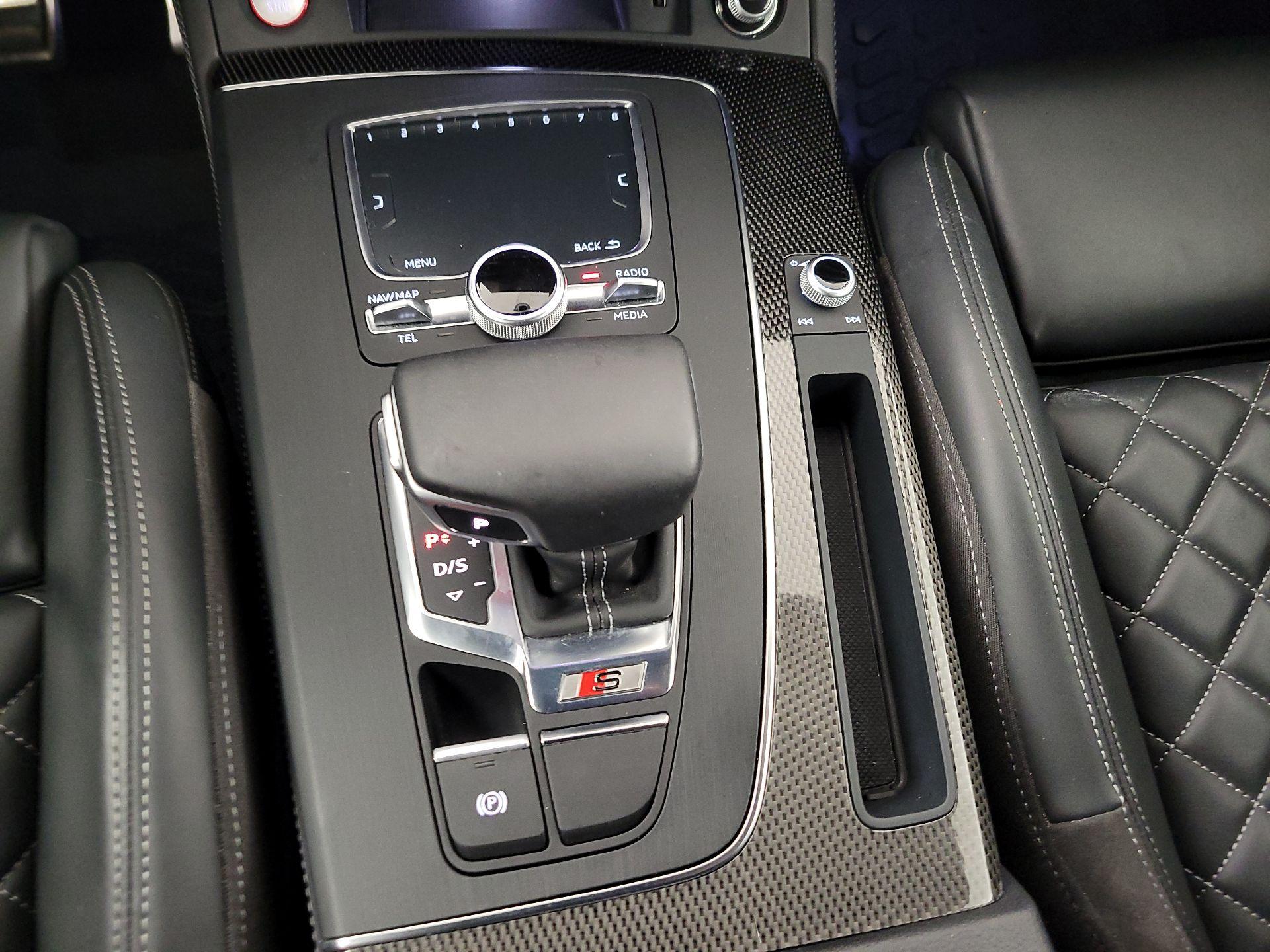 Thumbnail: 2020 Audi SQ5 - 16