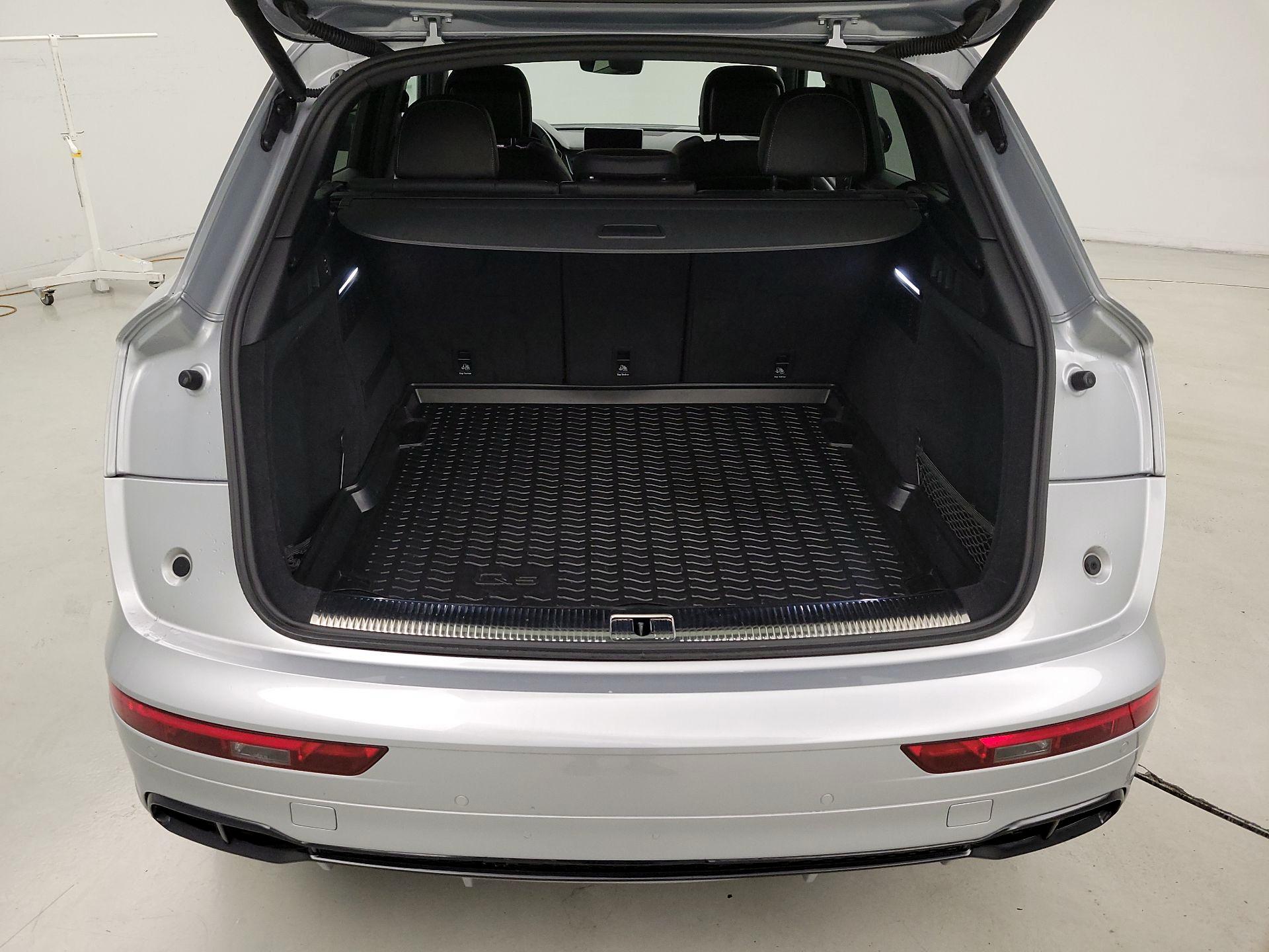 Thumbnail: 2020 Audi SQ5 - 19