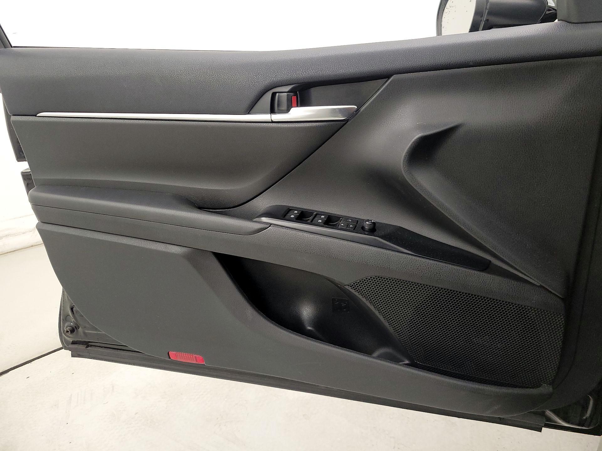 Thumbnail: 2020 Toyota Camry - 12
