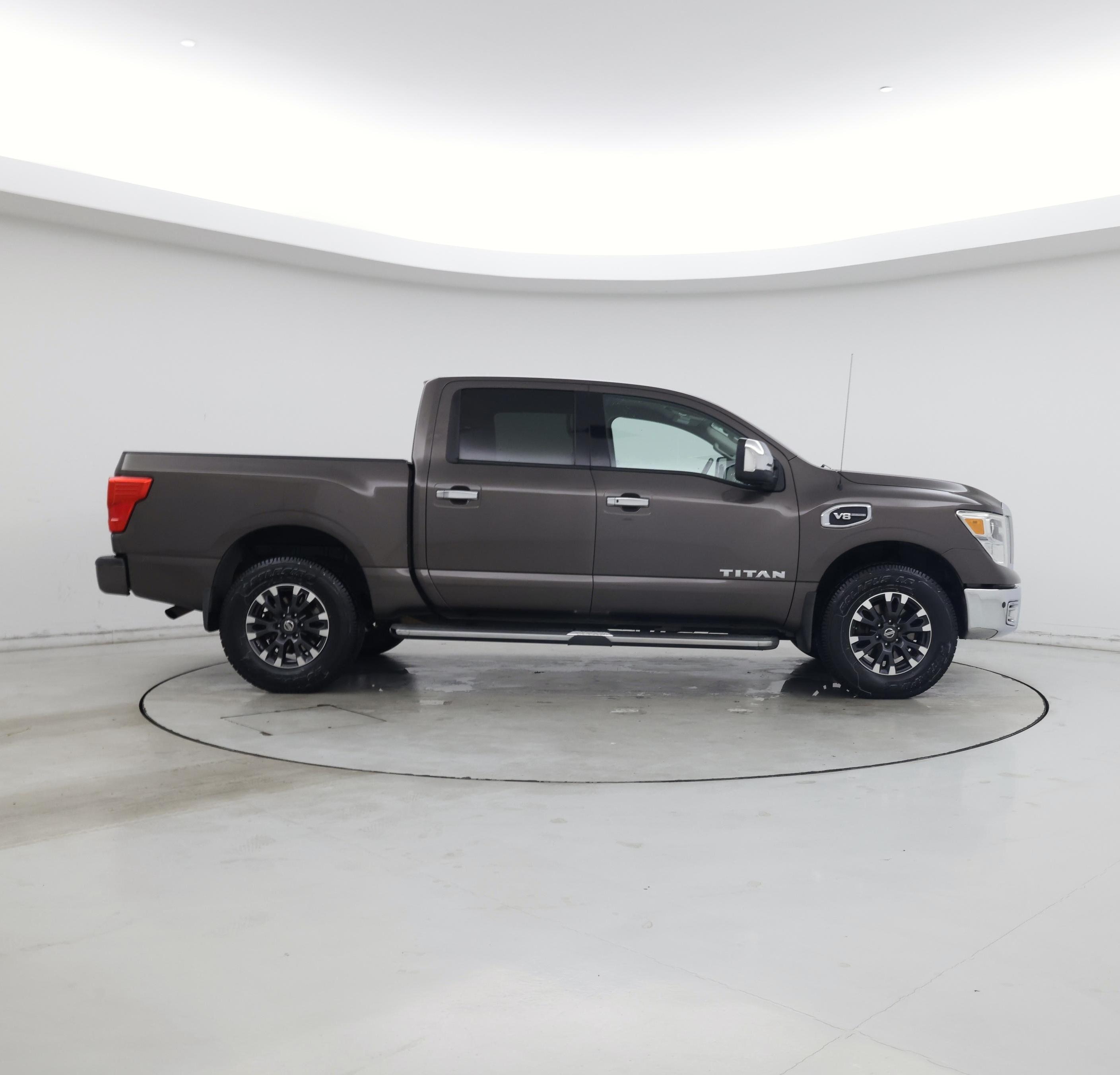 Thumbnail: 2017 Nissan Titan - 7