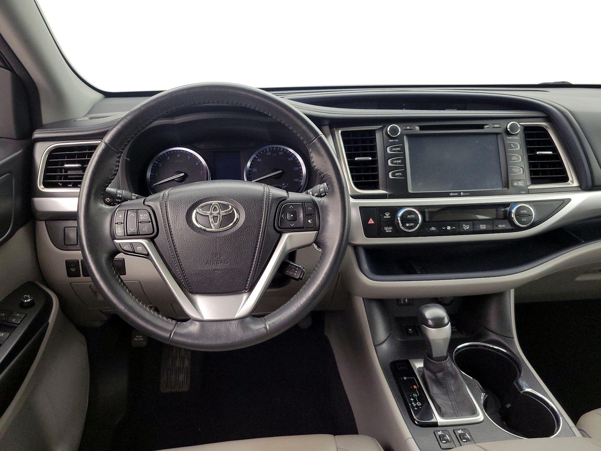 Thumbnail: 2015 Toyota Highlander - 10