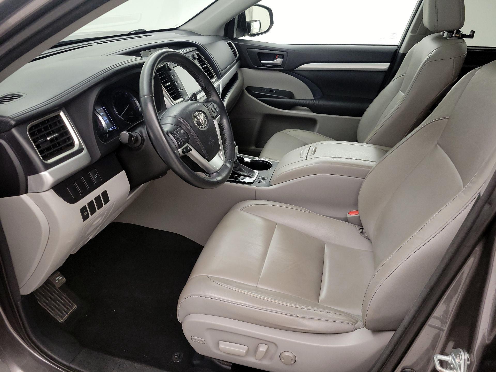 Thumbnail: 2015 Toyota Highlander - 11
