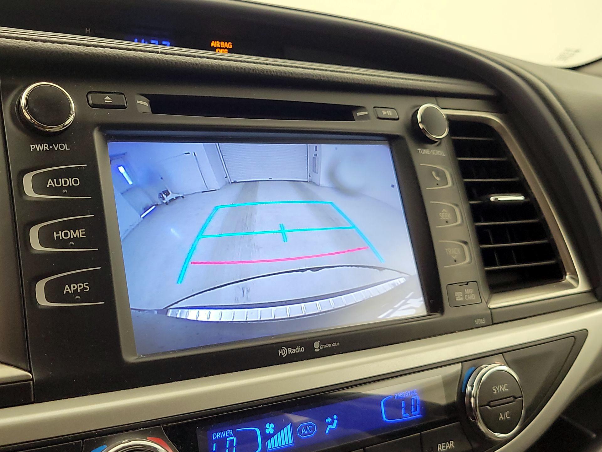 Thumbnail: 2015 Toyota Highlander - 15