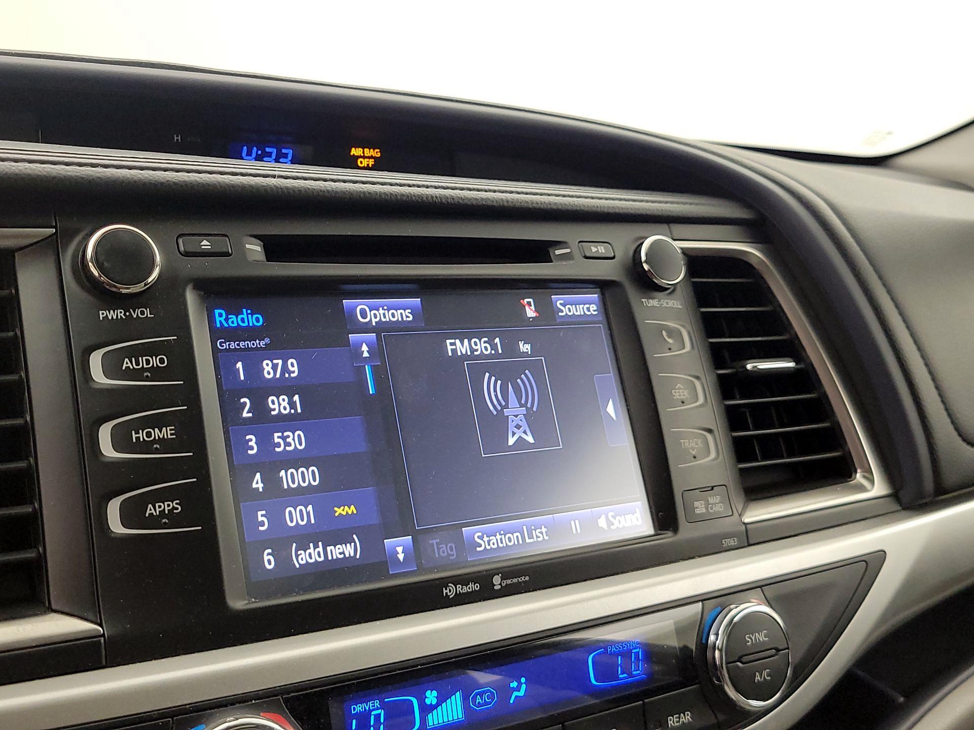 Thumbnail: 2015 Toyota Highlander - 16