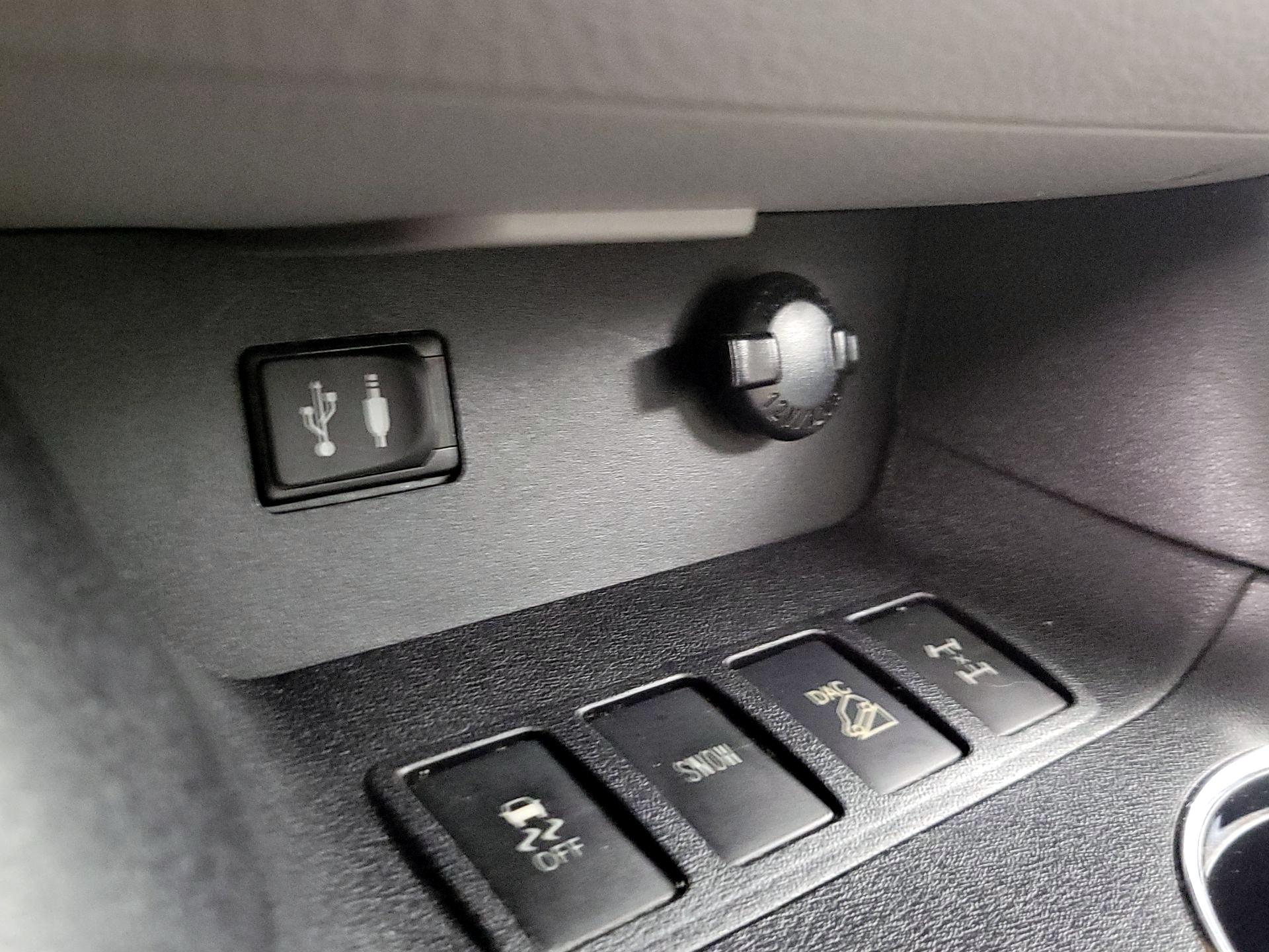 Thumbnail: 2015 Toyota Highlander - 19