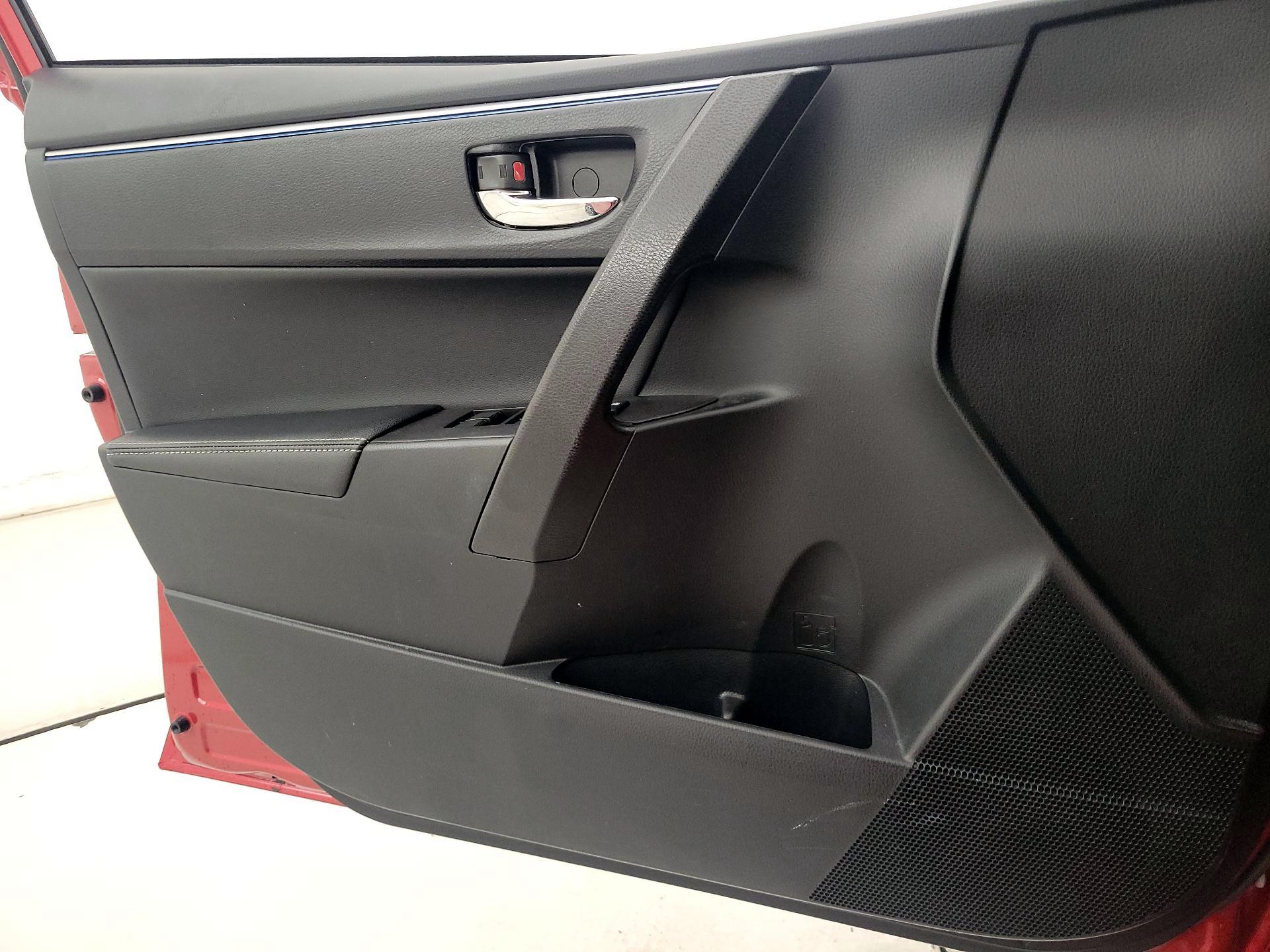 Thumbnail: 2015 Toyota Corolla - 12