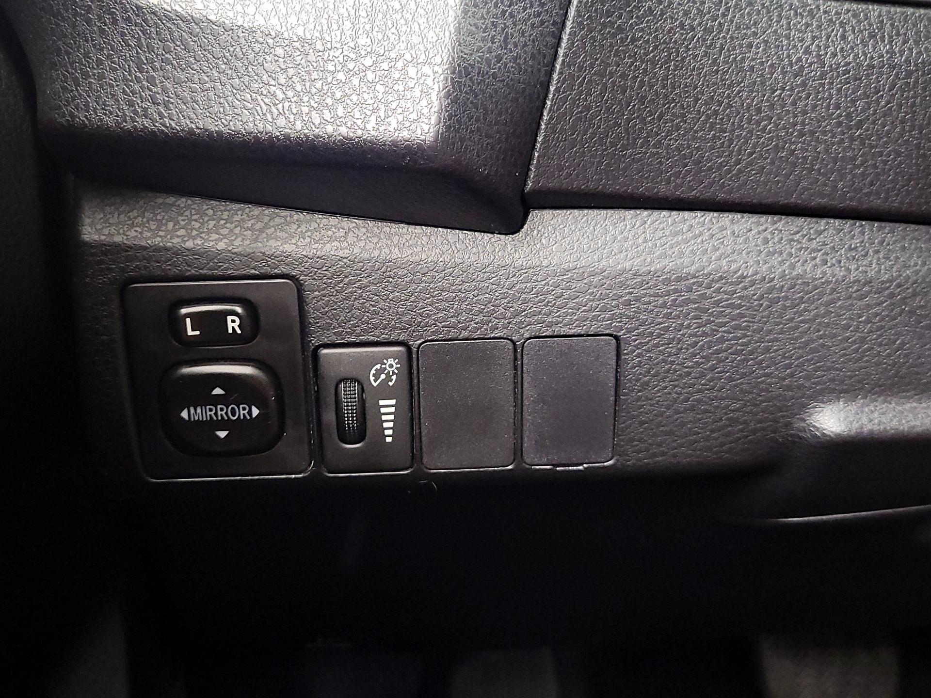 Thumbnail: 2015 Toyota Corolla - 13