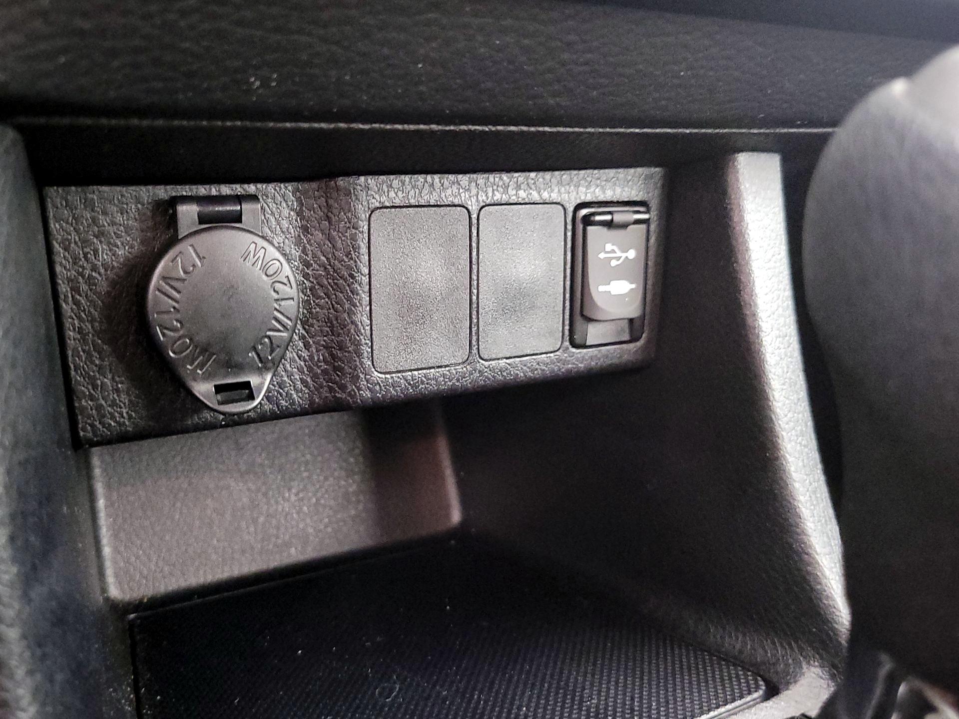 Thumbnail: 2015 Toyota Corolla - 18