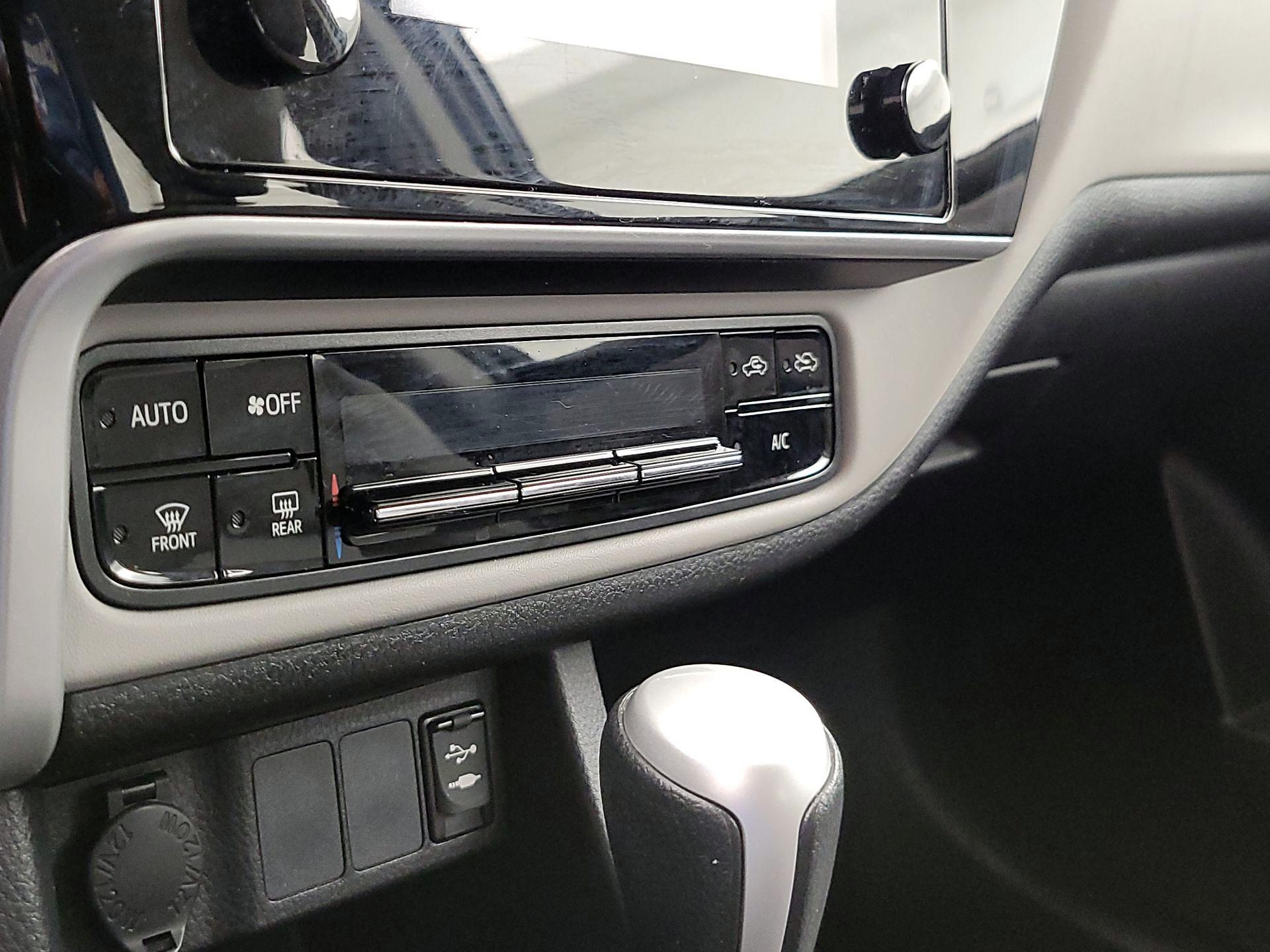 Thumbnail: 2017 Toyota Corolla - 16